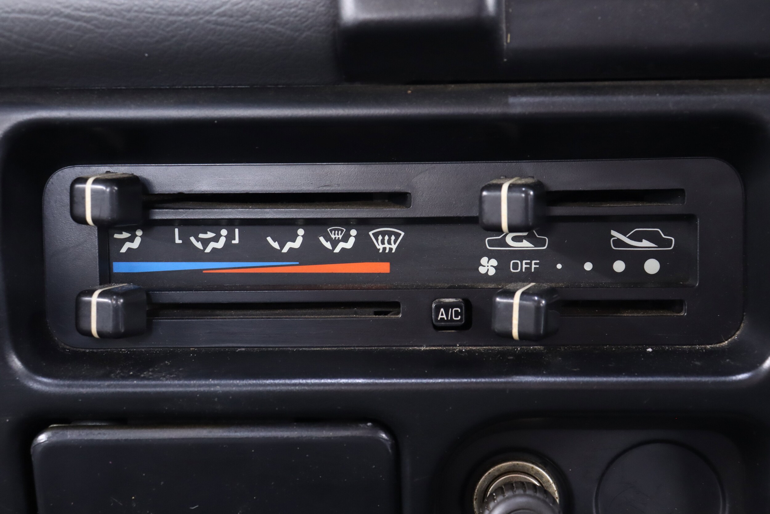 1997 Mitsubishi Delica 13