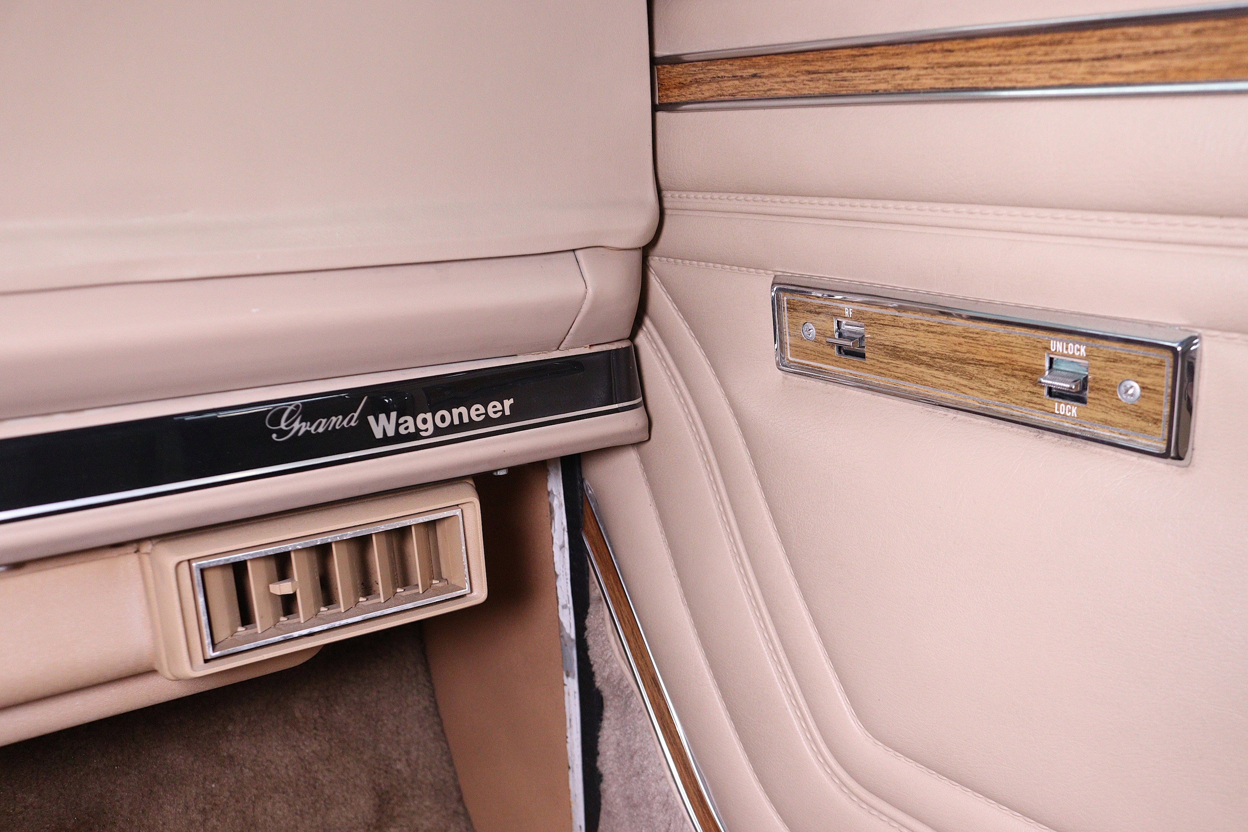 1997 Jeep Grand Wagoneer 55