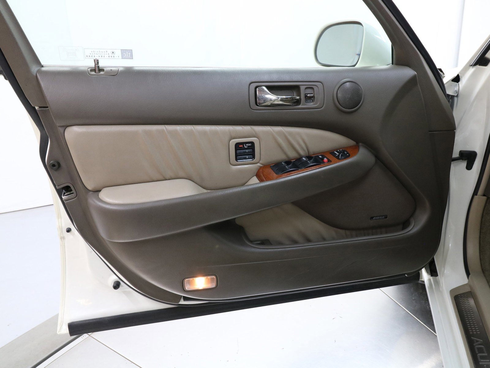 2004 Acura RL 21