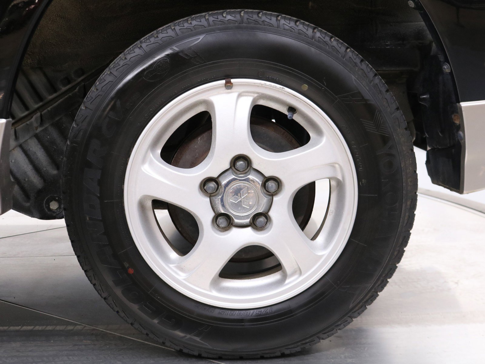 1999 Mitsubishi Pajero 33