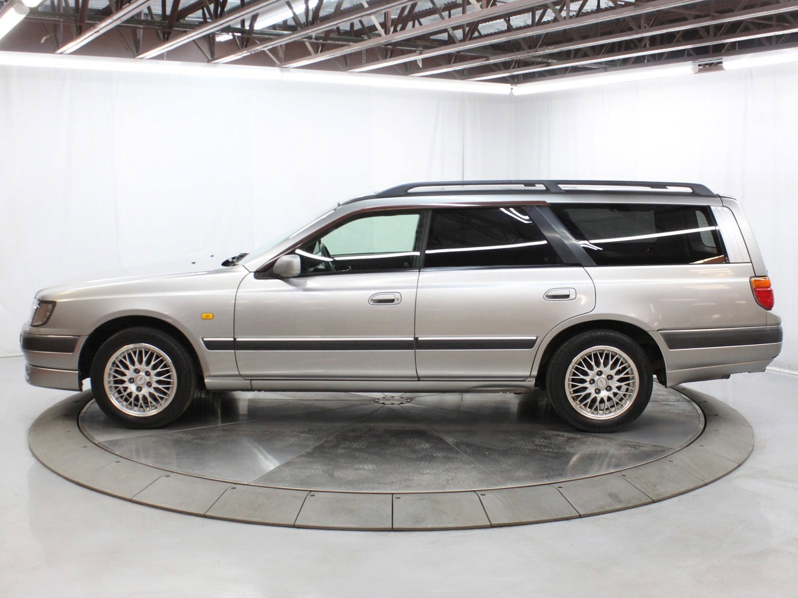 1997 Nissan Stagea 4
