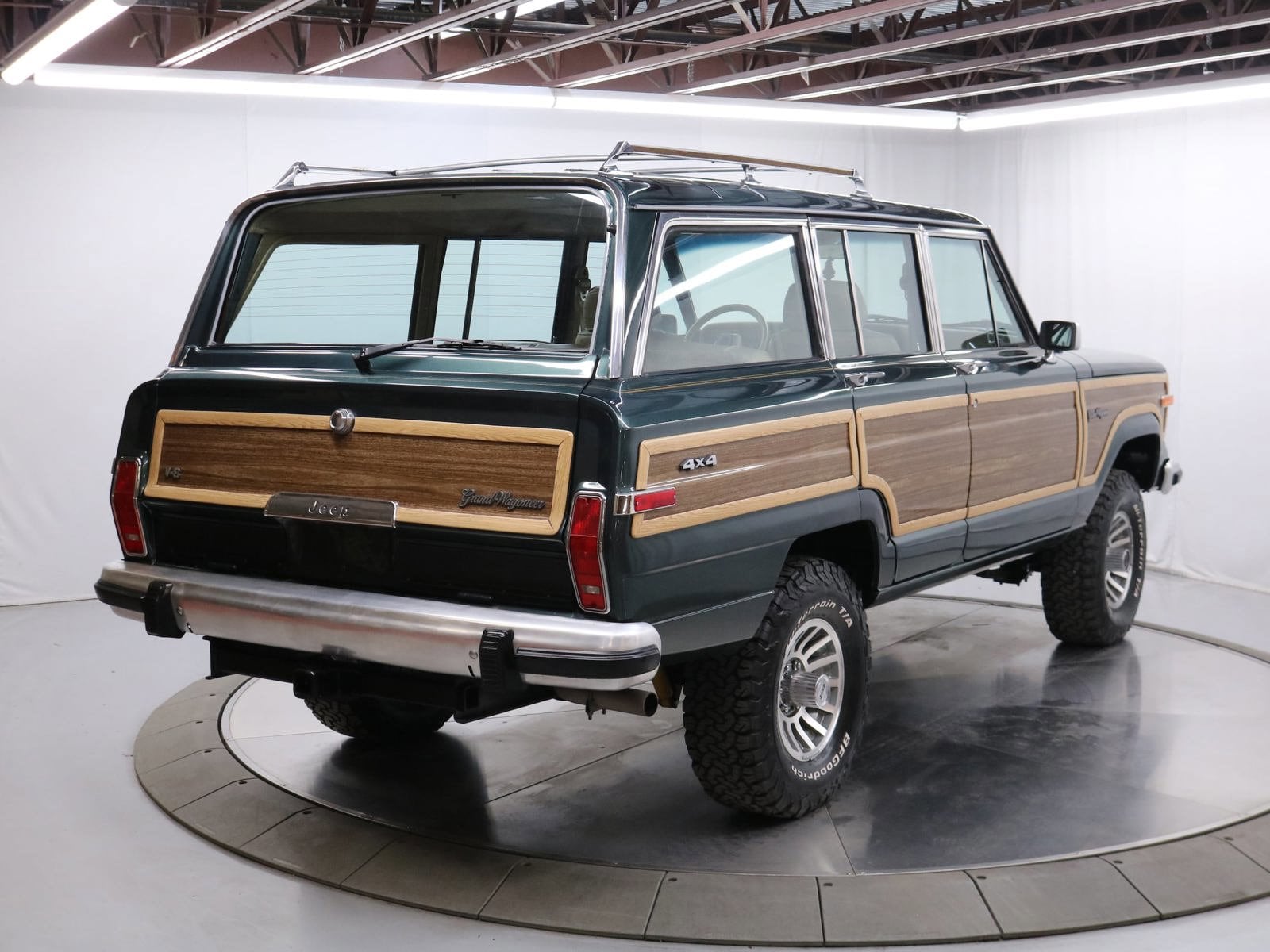 1991 Jeep Grand Wagoneer 6