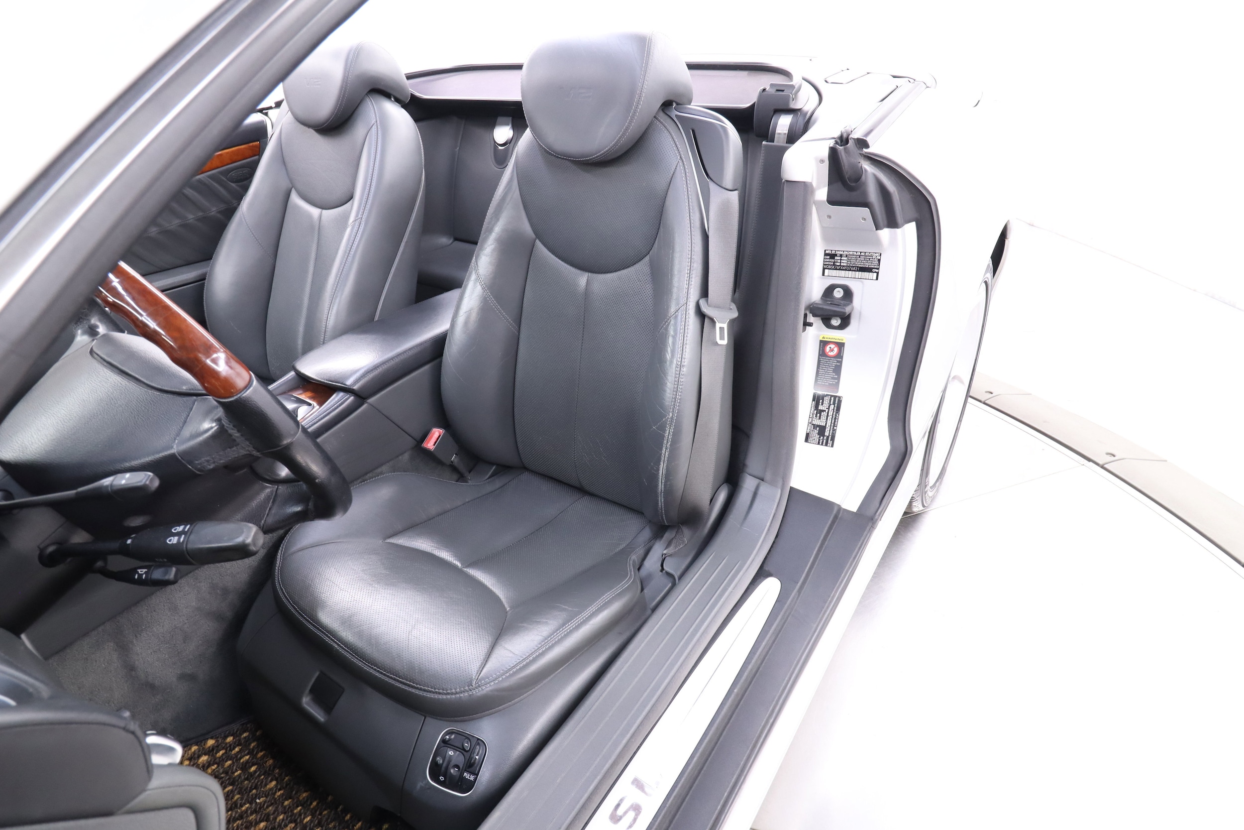 2004 Mercedes-Benz SL-Class 26