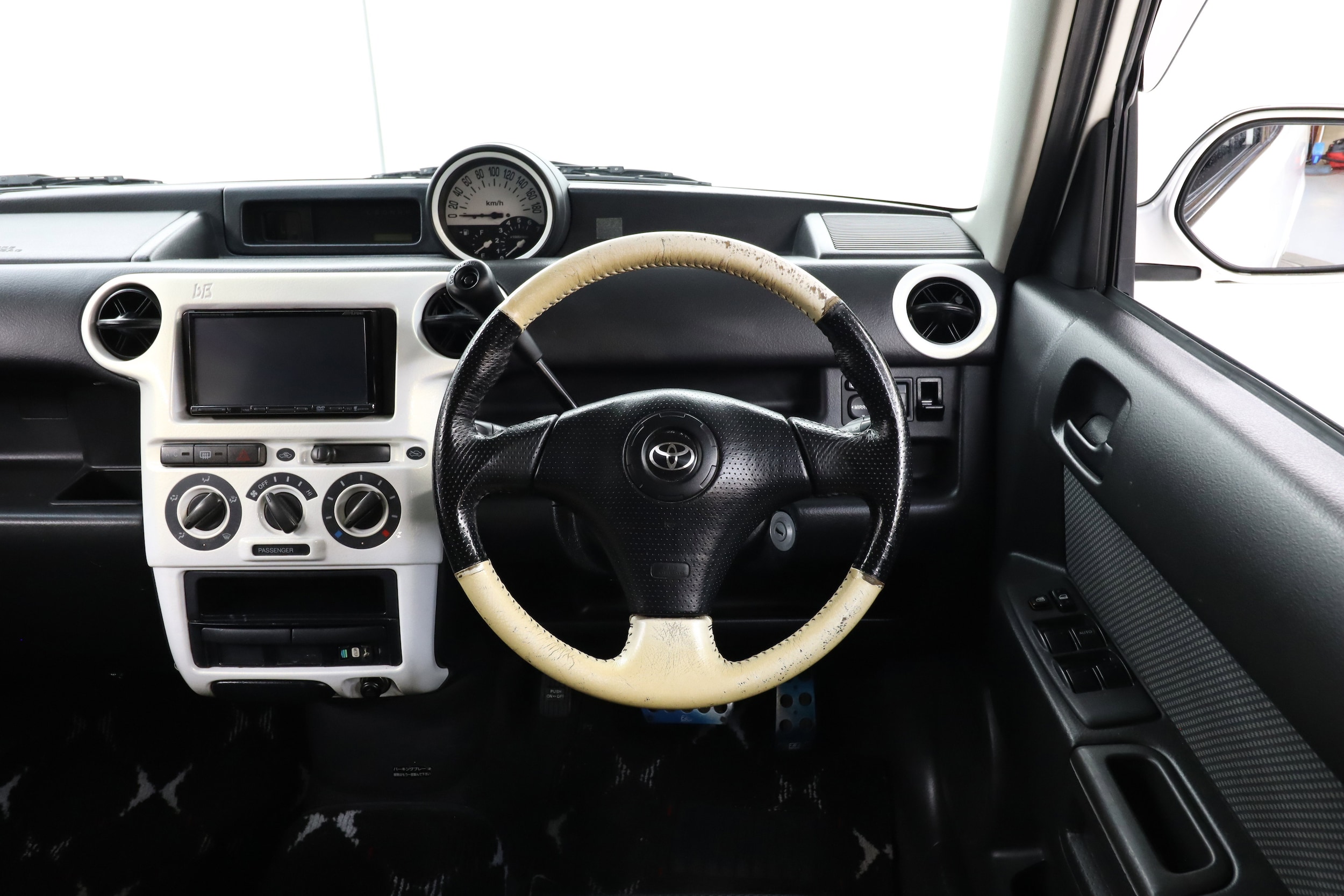 2000 Toyota bB 10