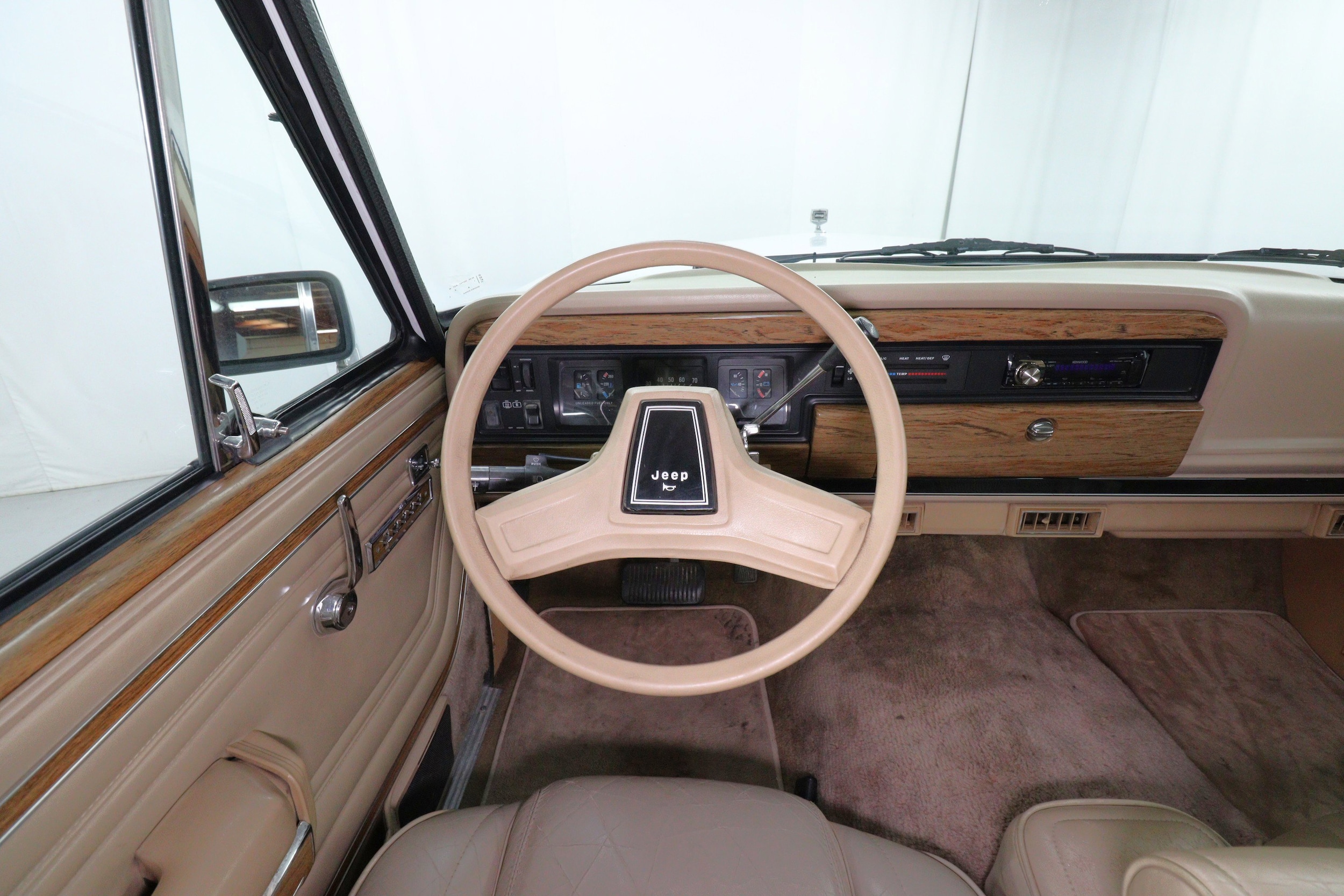 1997 Jeep Grand Wagoneer 10