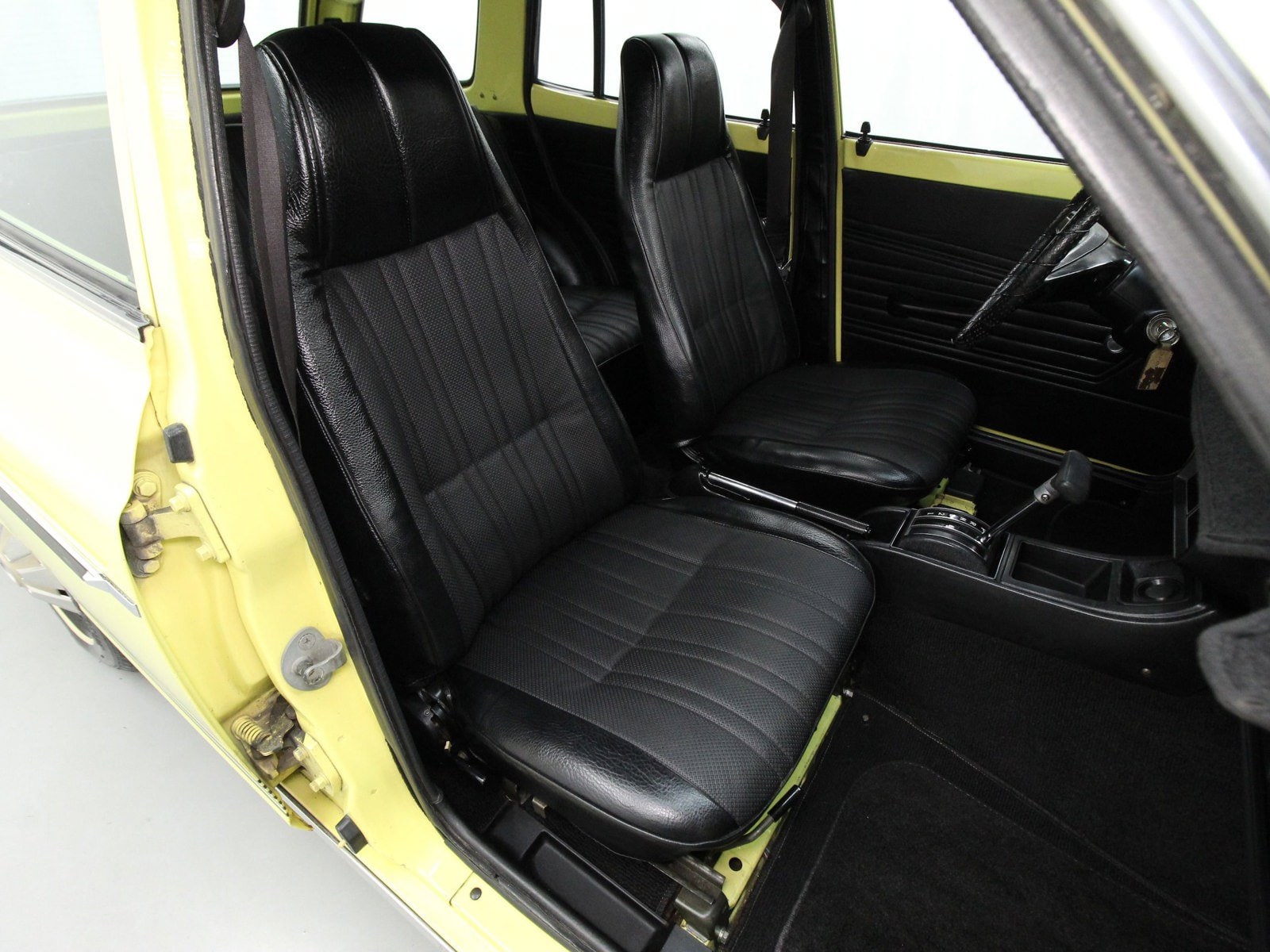 1974 Datsun 710 36