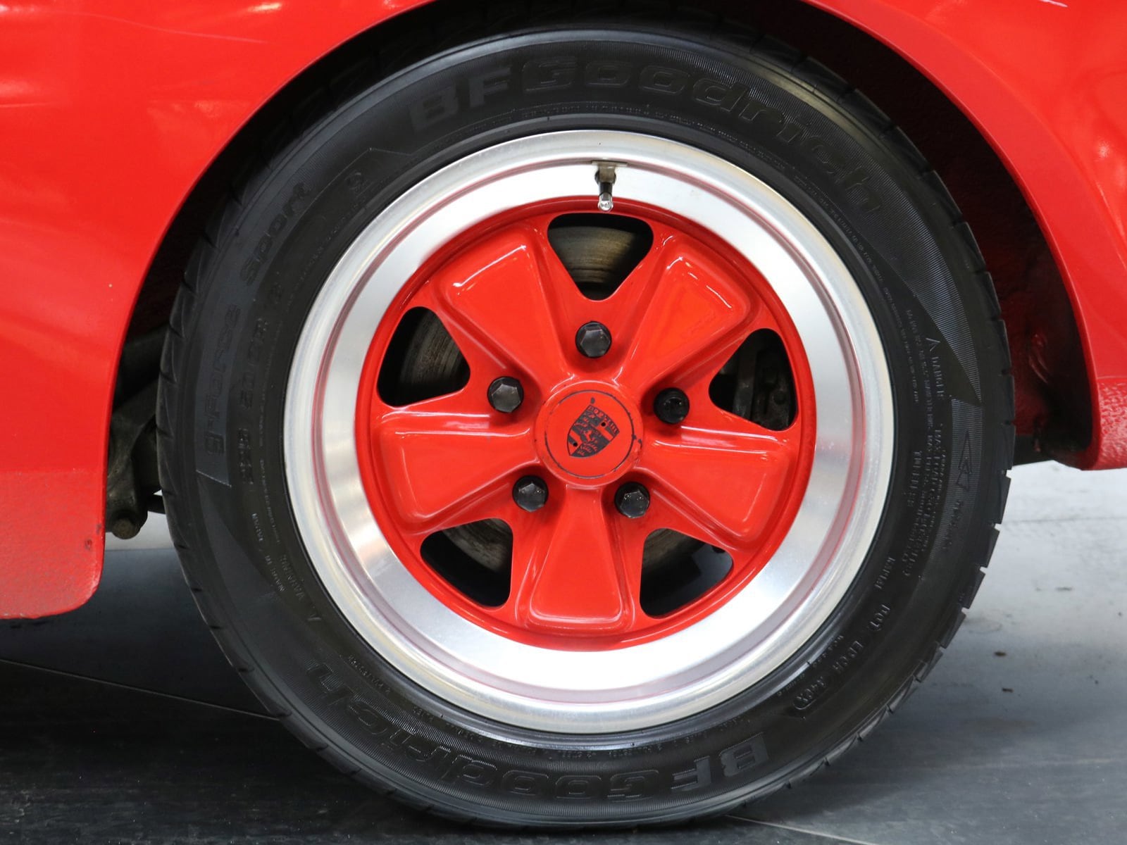 1986 Porsche 944 37