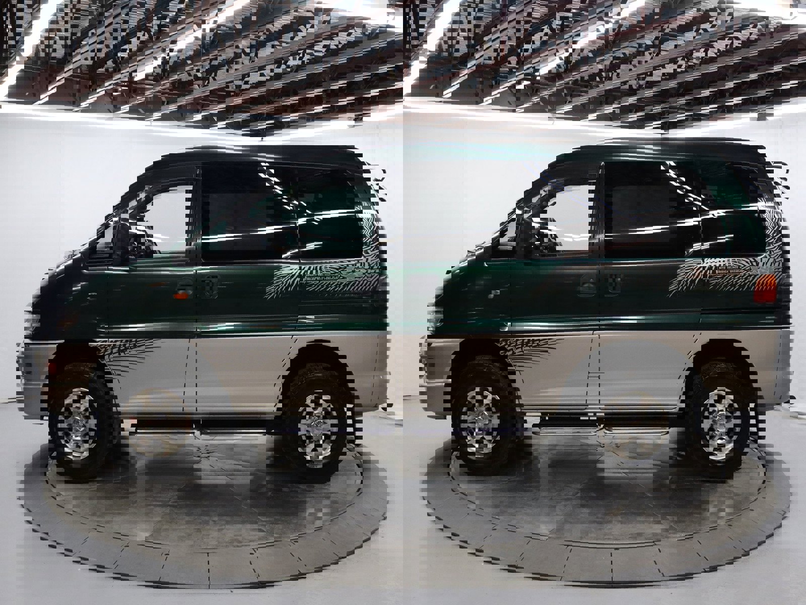 1998 Mitsubishi Delica 3