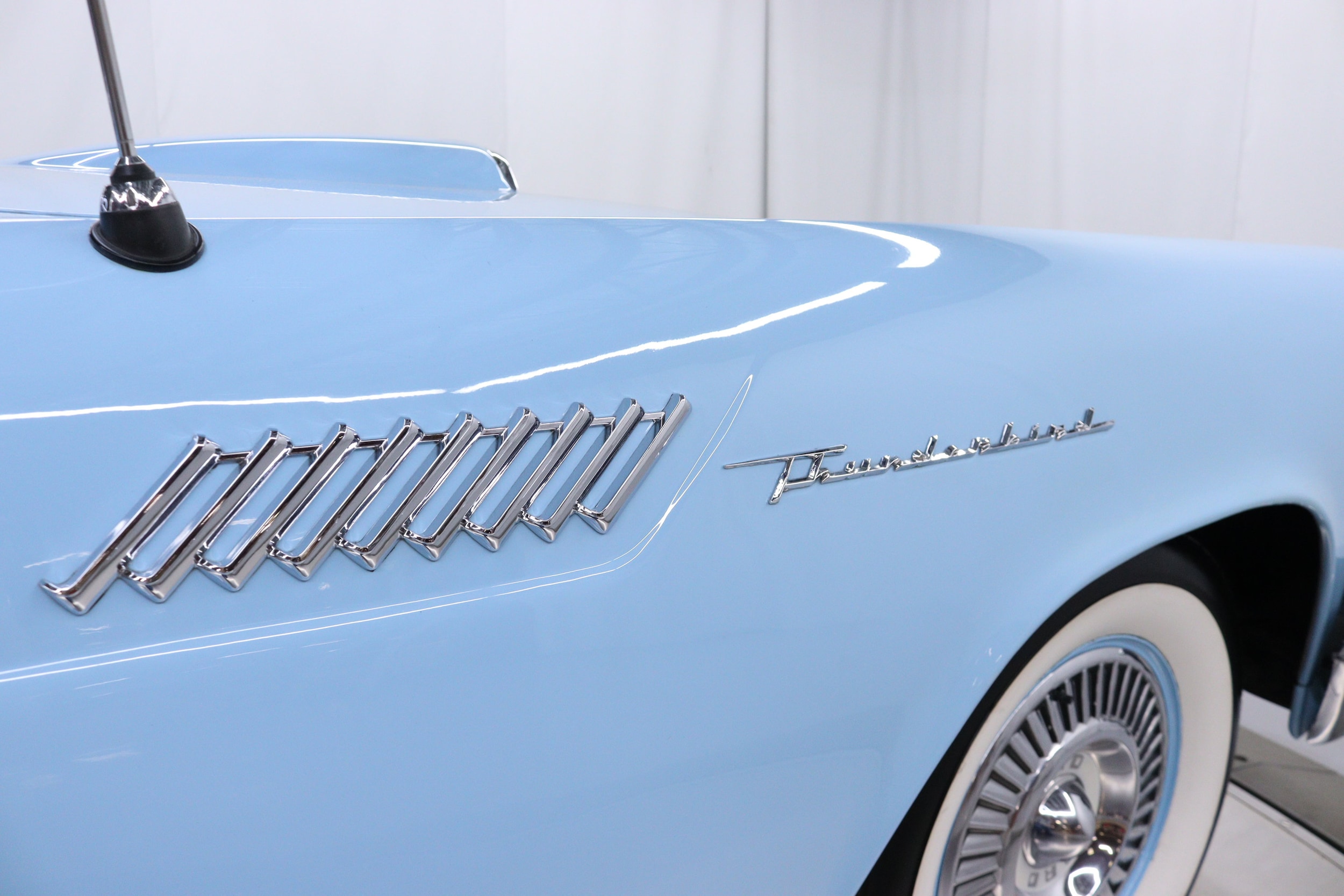 1957 Ford Thunderbird 133