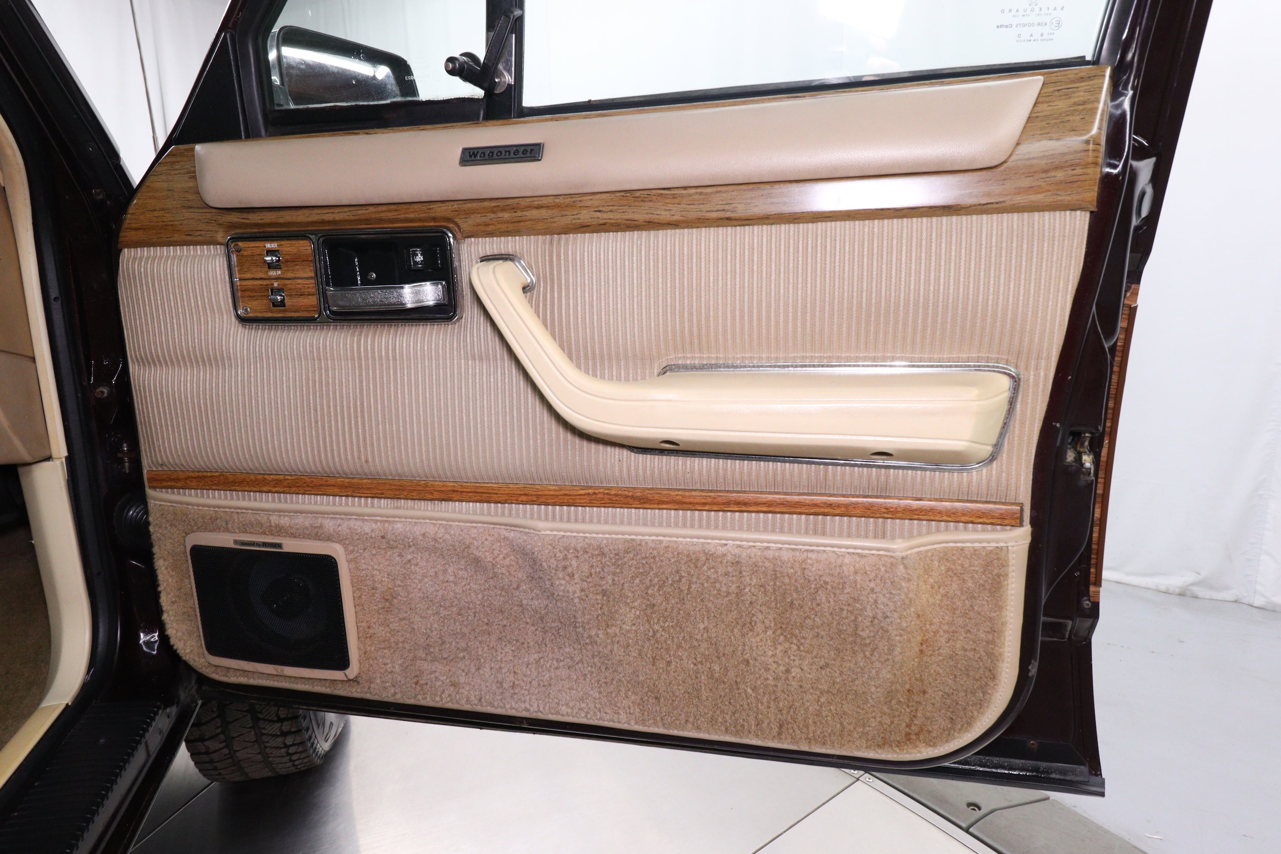 1989 Jeep Wagoneer Limited 23