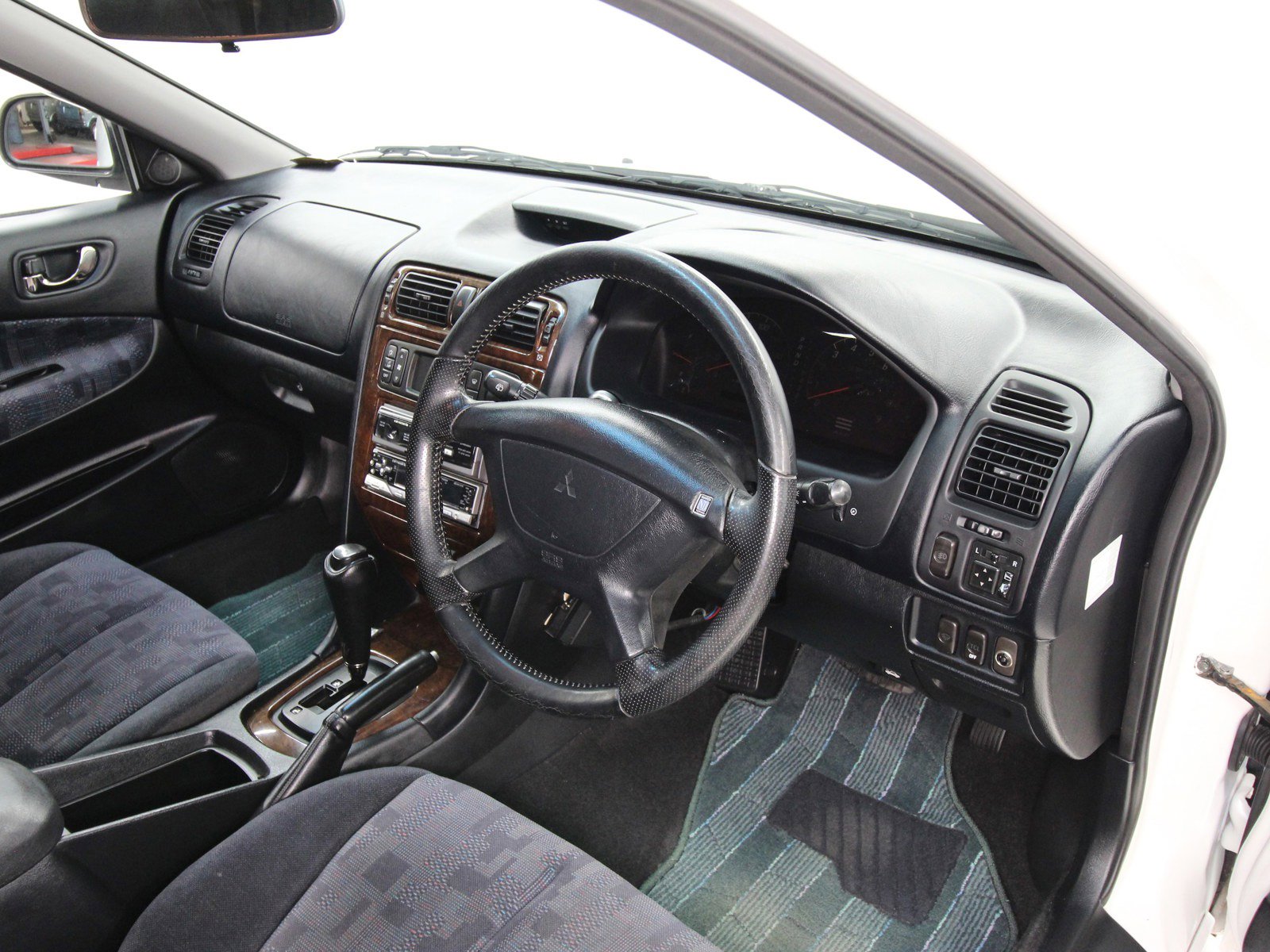 1997 Mitsubishi Legnum 11