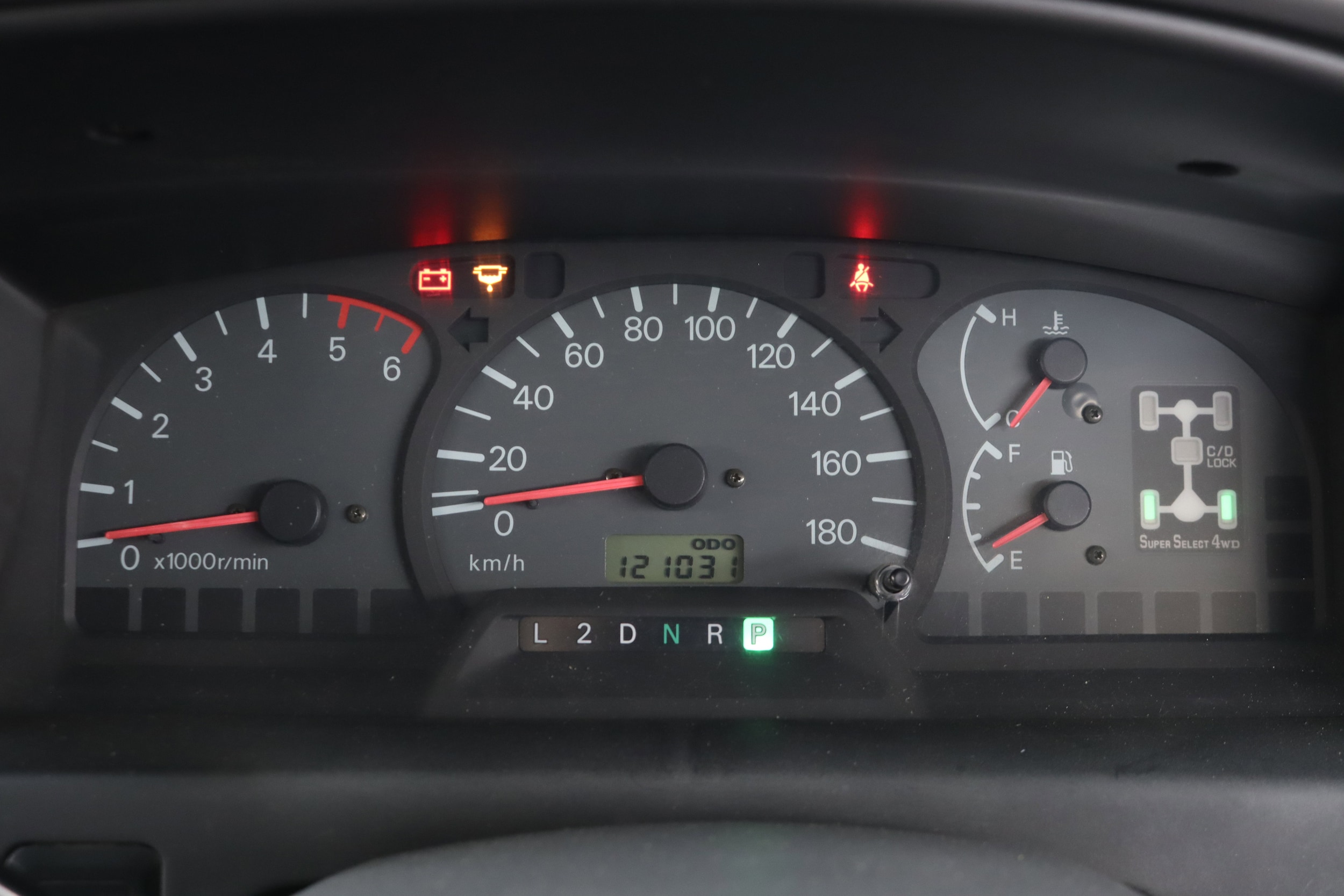 2000 Mitsubishi Delica 13