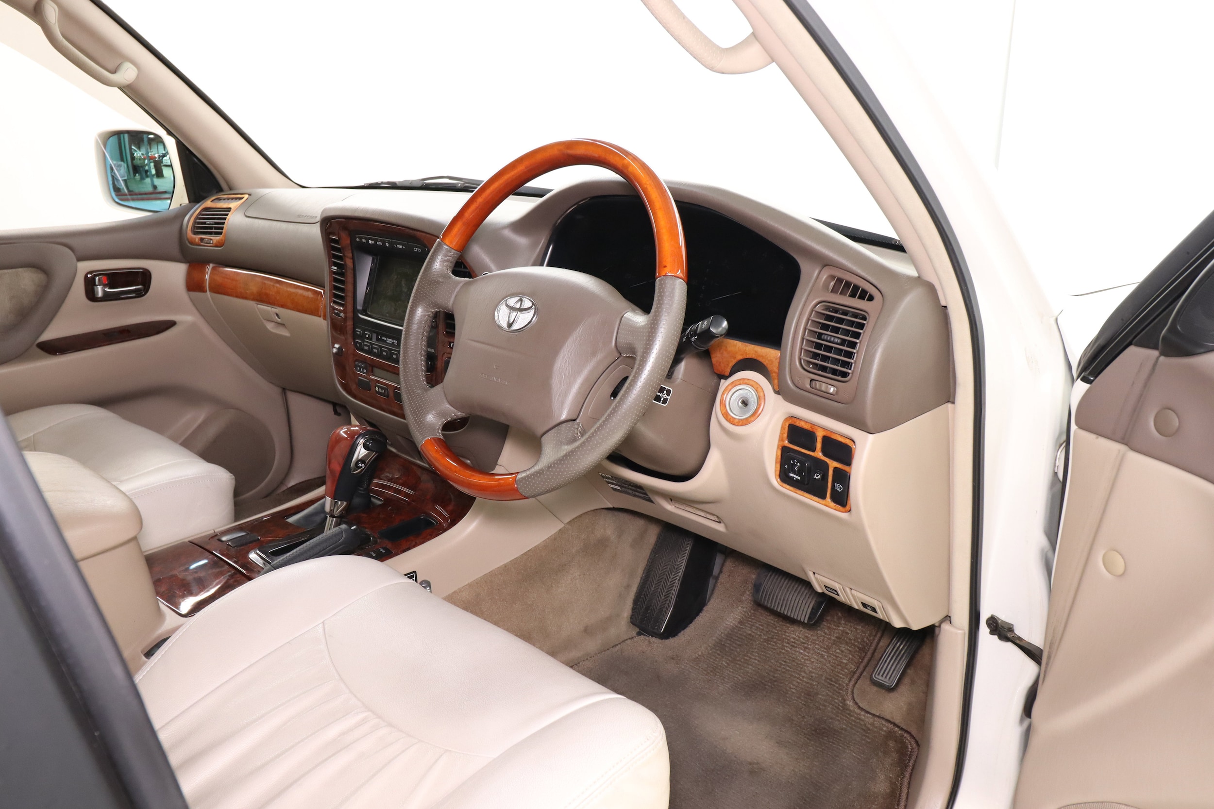 2000 Toyota Land Cruiser 11