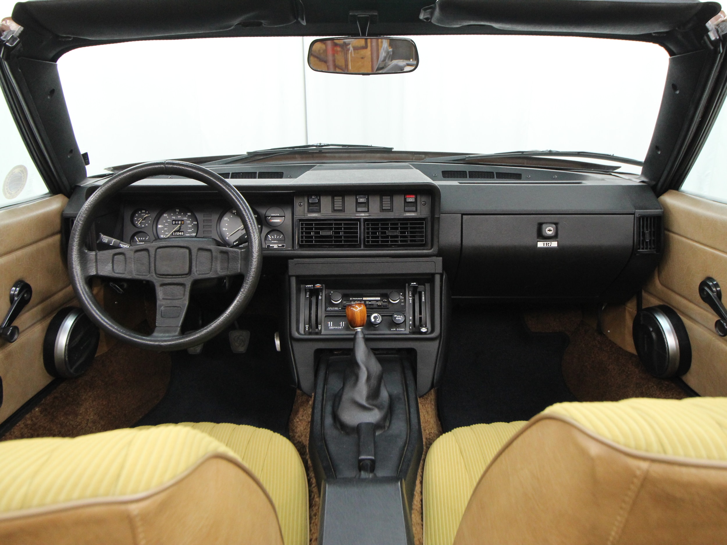 1980 Triumph TR7 38