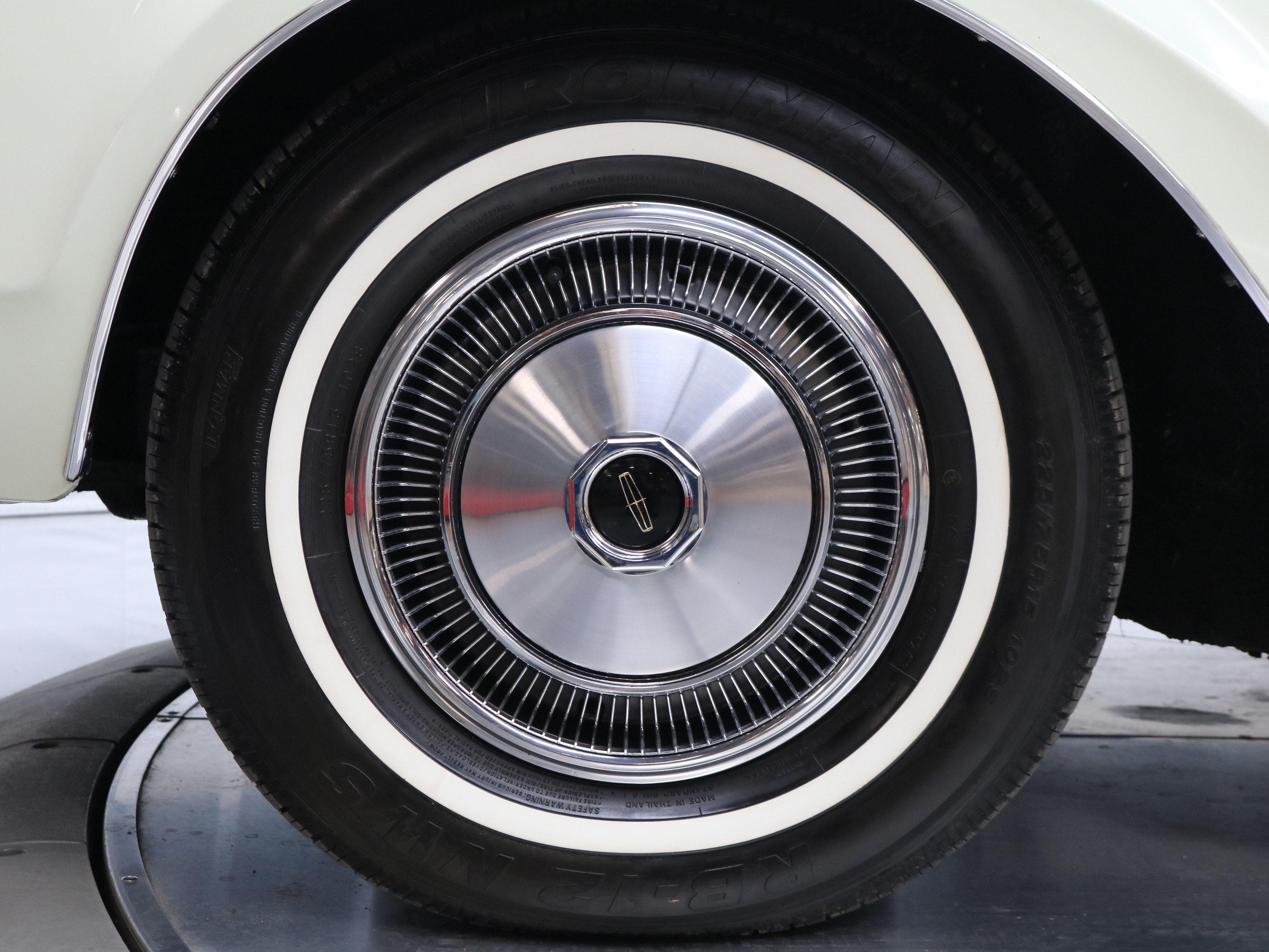 1970 Lincoln Mark III 28