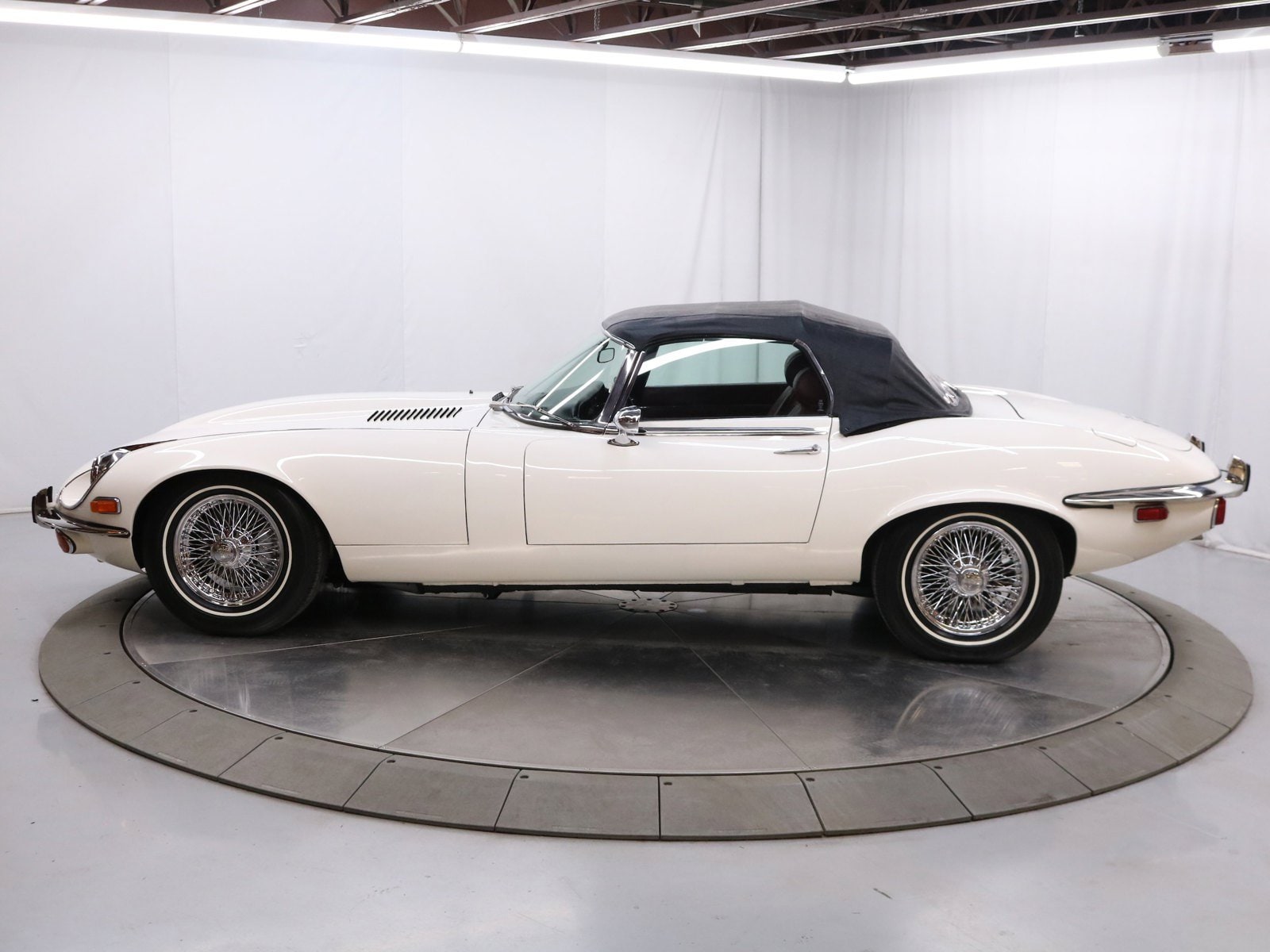 1974 Jaguar E-Type 211