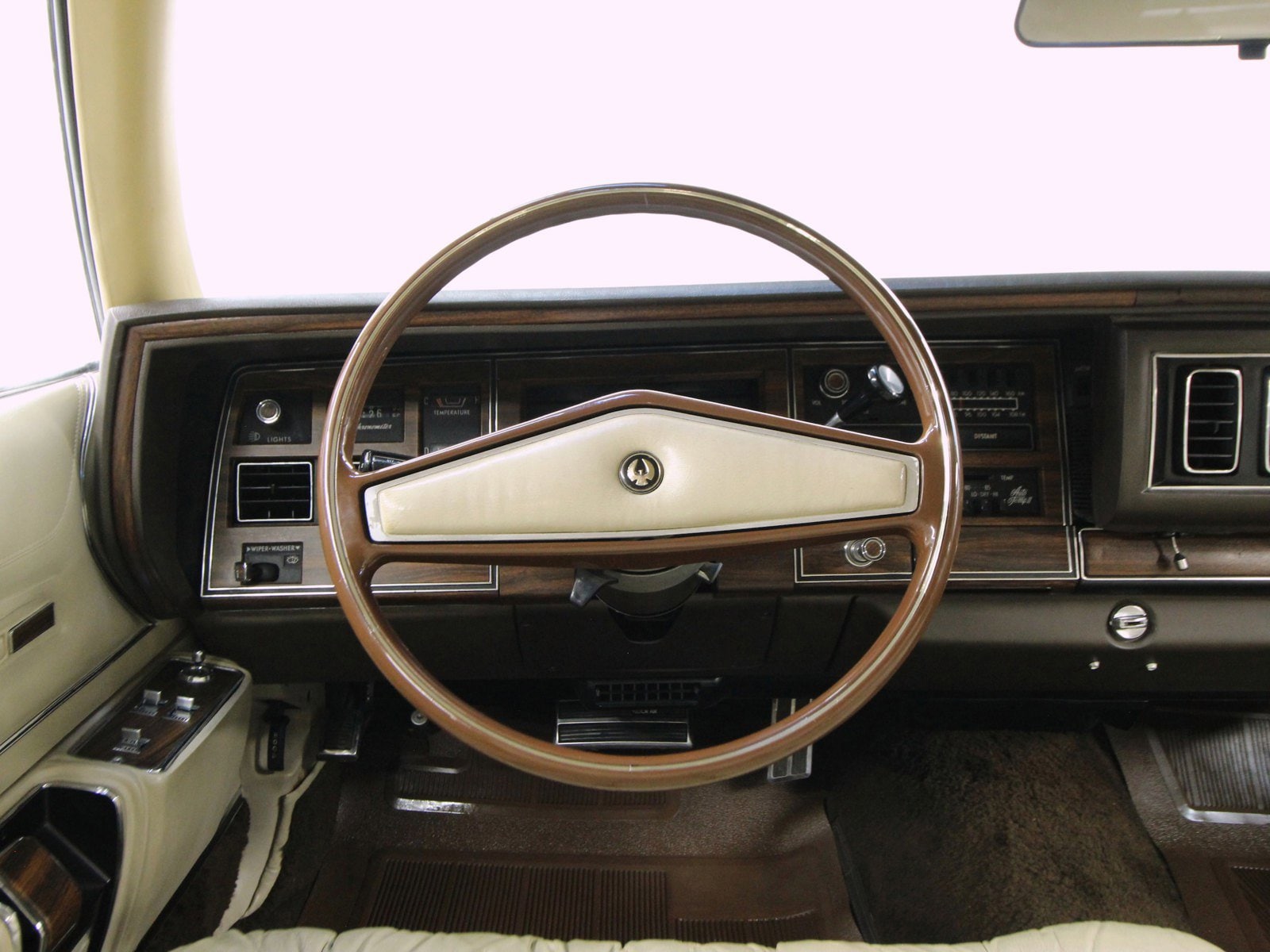 1975 Chrysler Imperial 19
