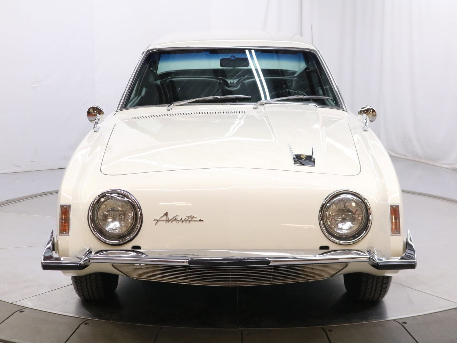 1963 Studebaker Avanti 3