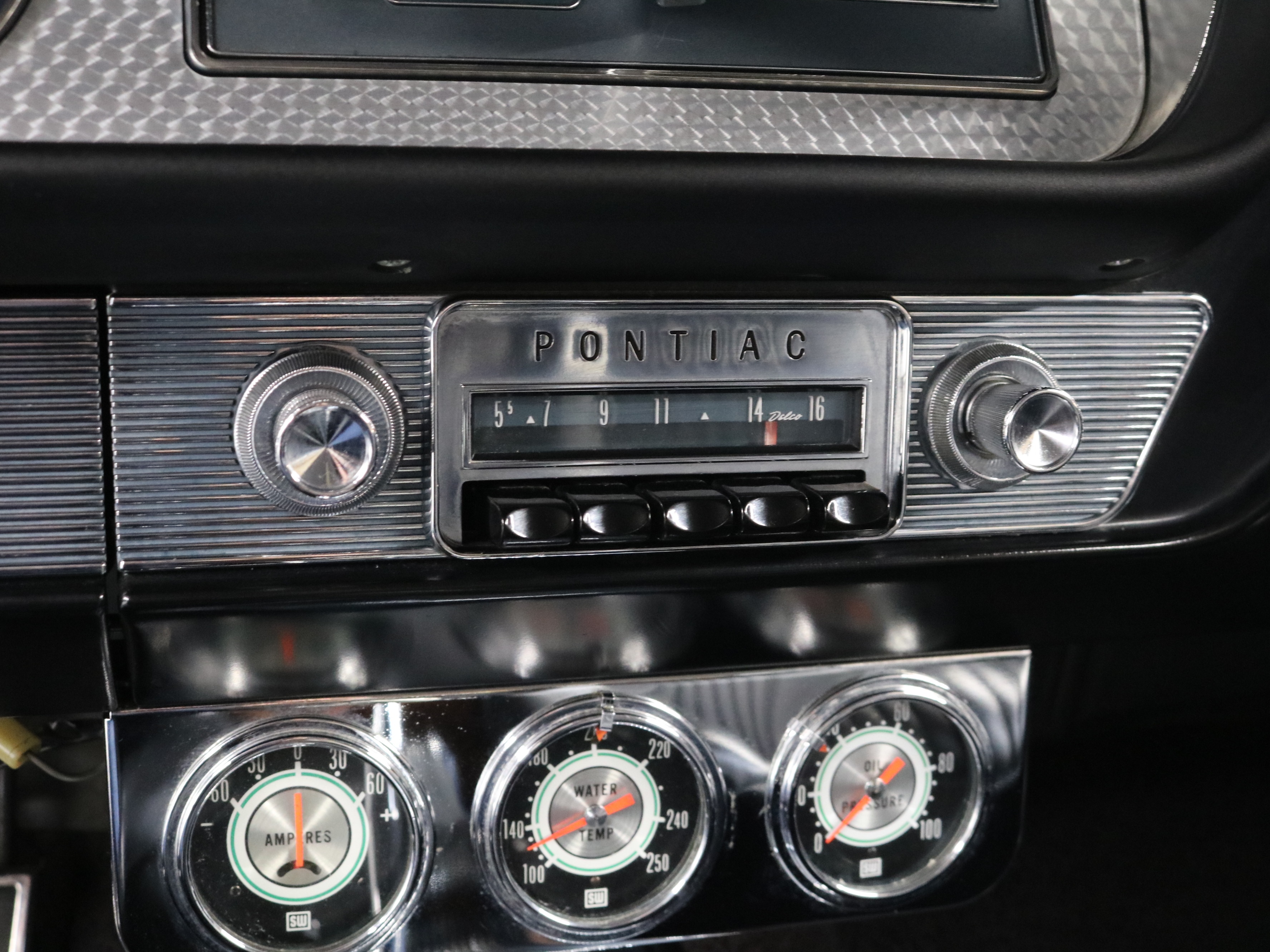 1964 Pontiac GTO 12