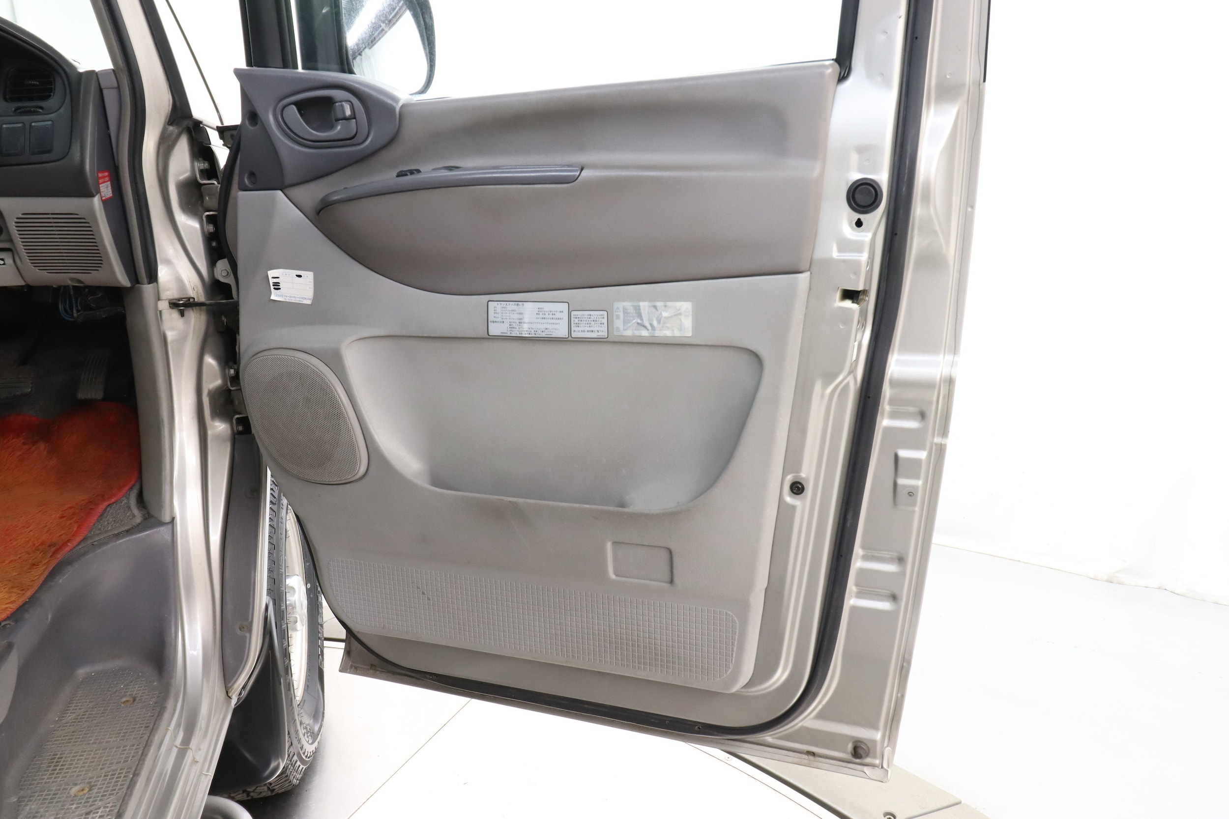 2000 Mitsubishi Delica 27