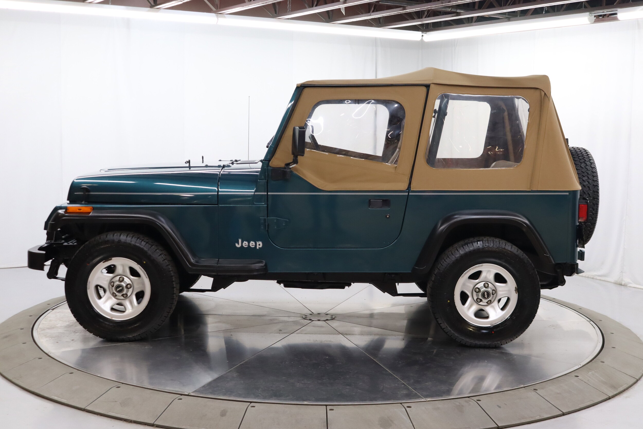 1995 Jeep Wrangler S photo 4