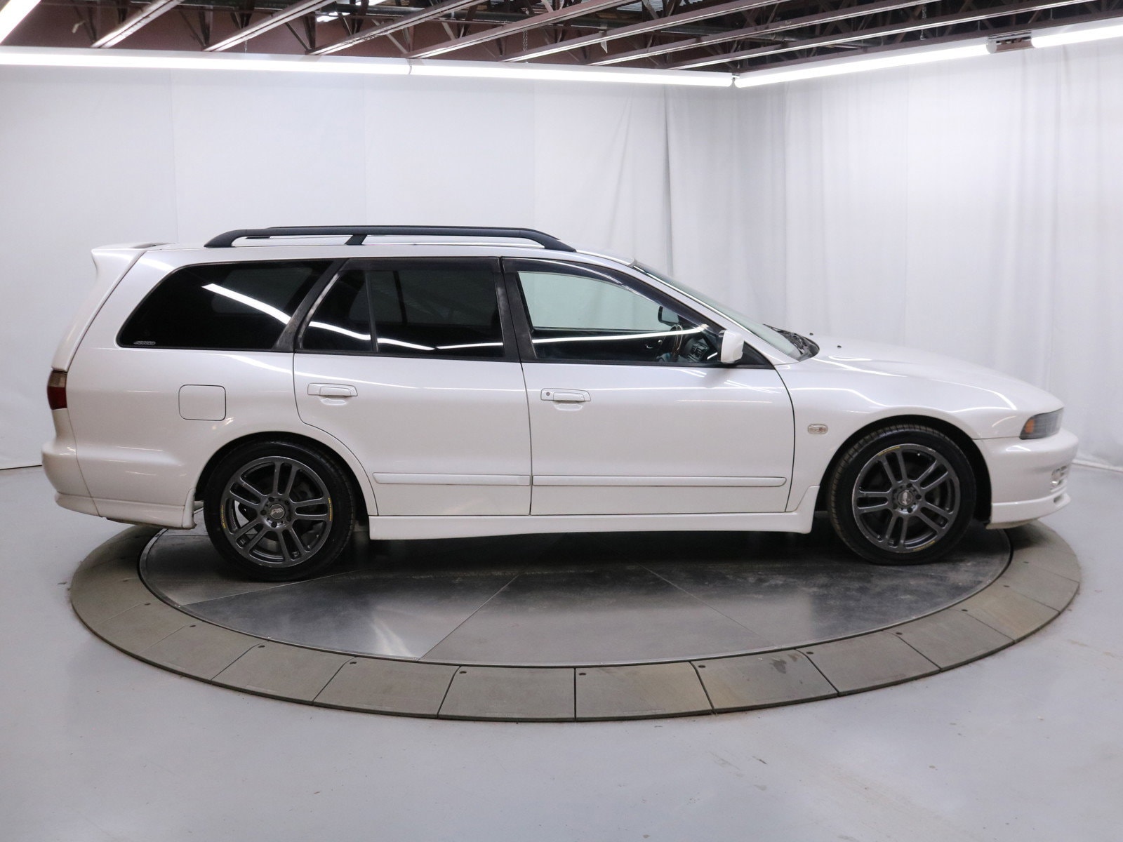 1998 Mitsubishi Legnum 8