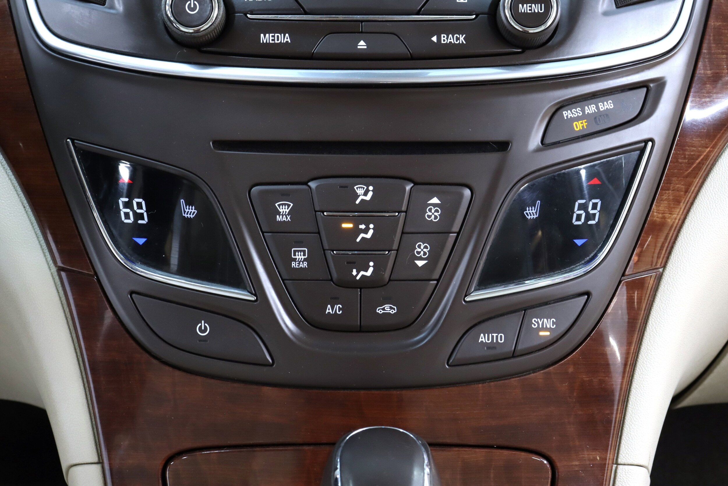 2017 Buick Regal 13