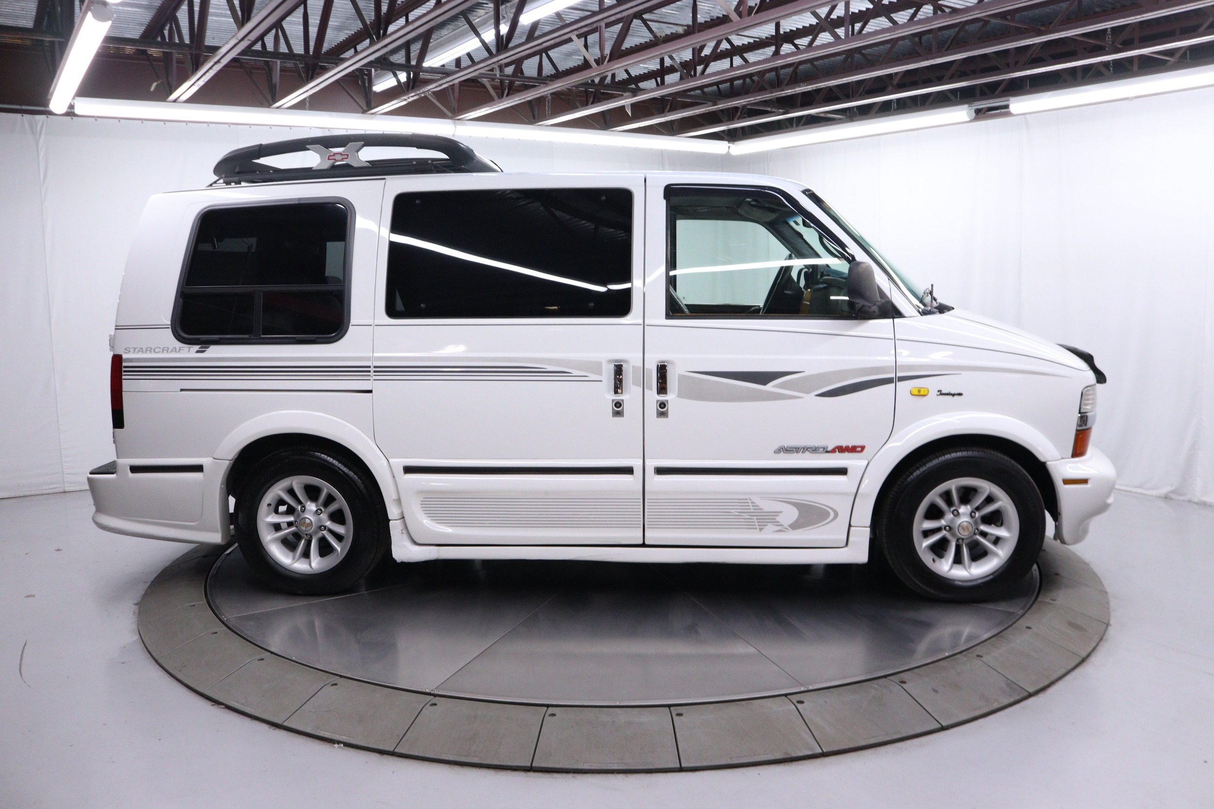 2001 Chevrolet Astro Cargo Van 8