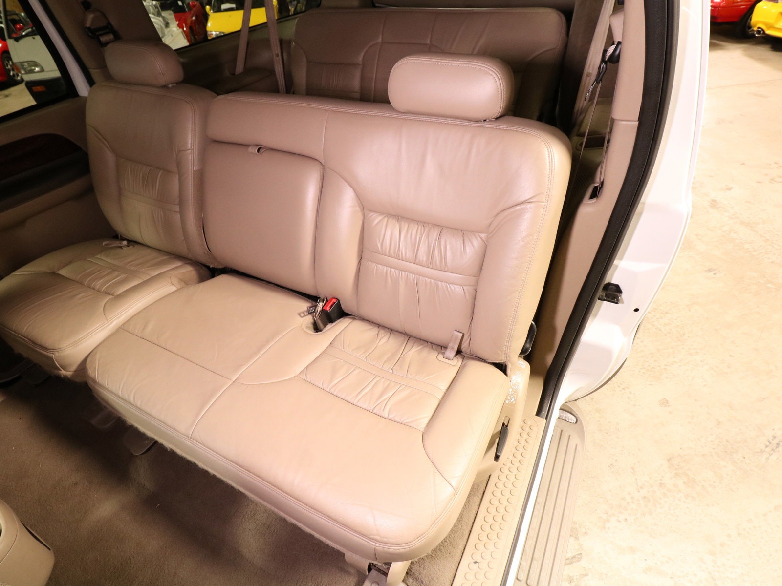 2000 Ford Excursion 18