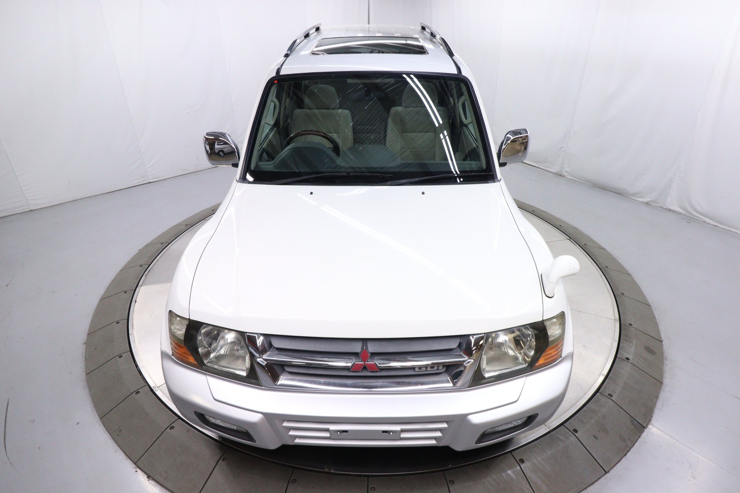 2000 Mitsubishi Pajero 58