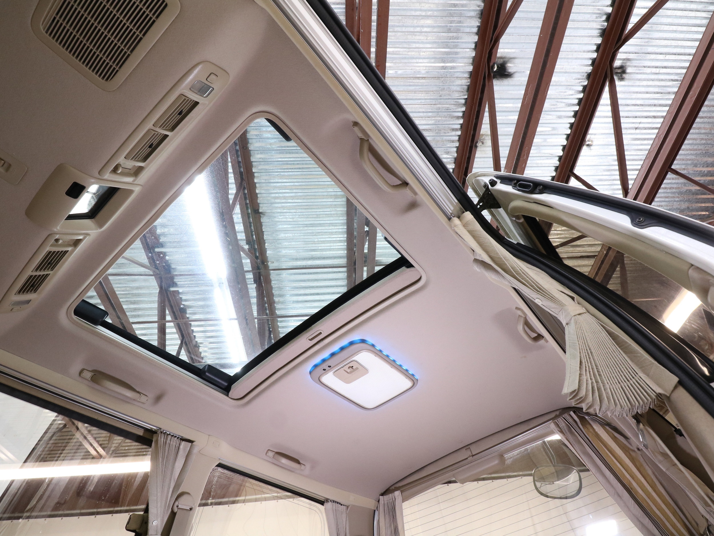 1999 Toyota Grand HiAce 51