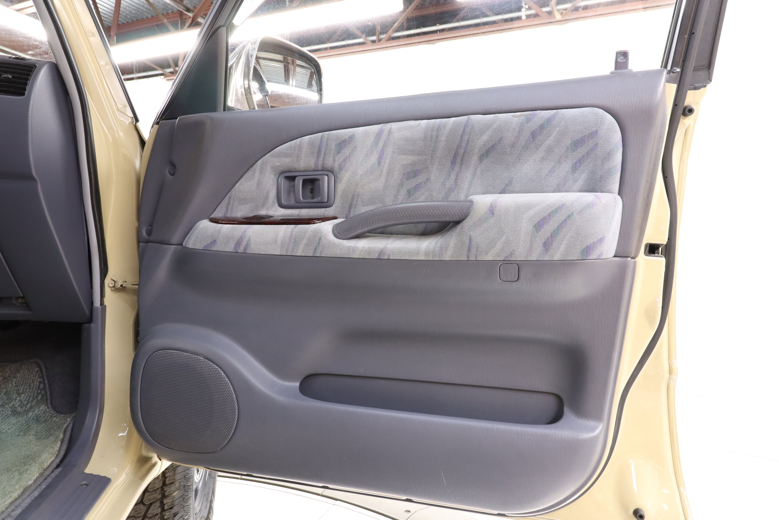 1999 Toyota Land Cruiser Prado 24