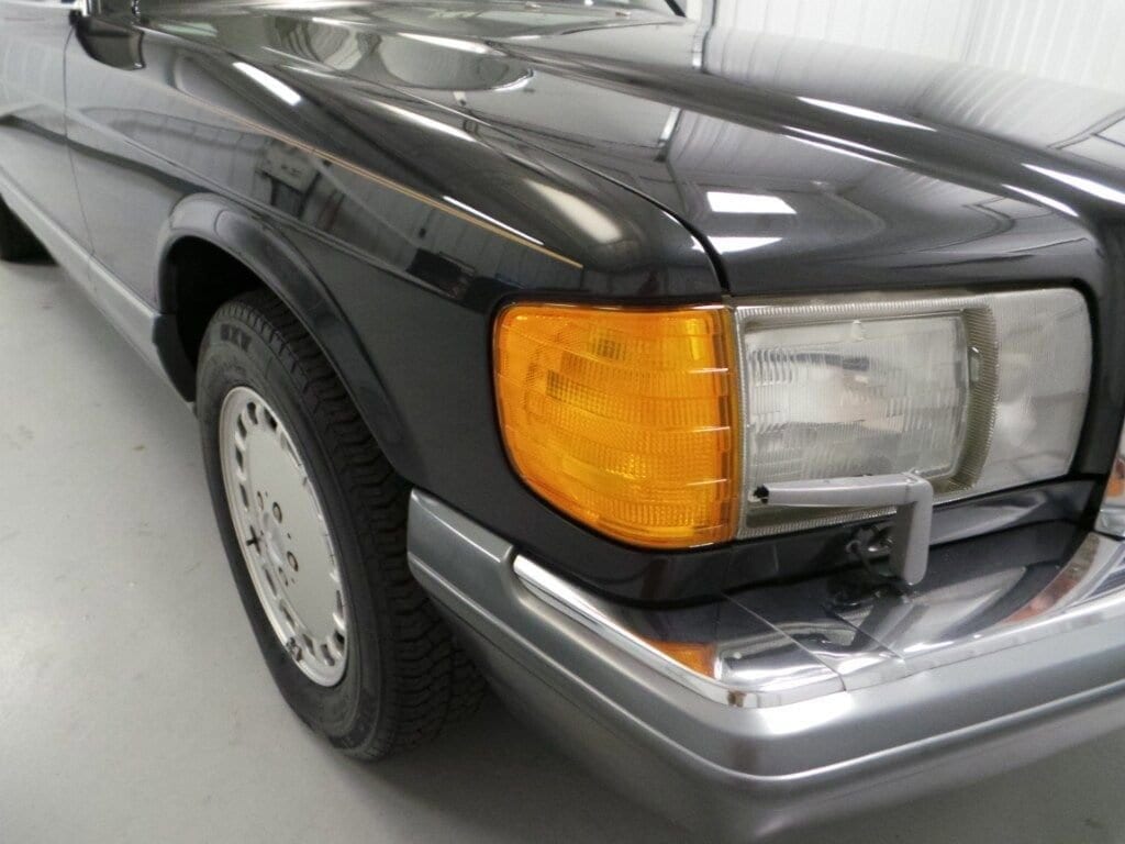 1991 Mercedes-Benz 300 SEL 34