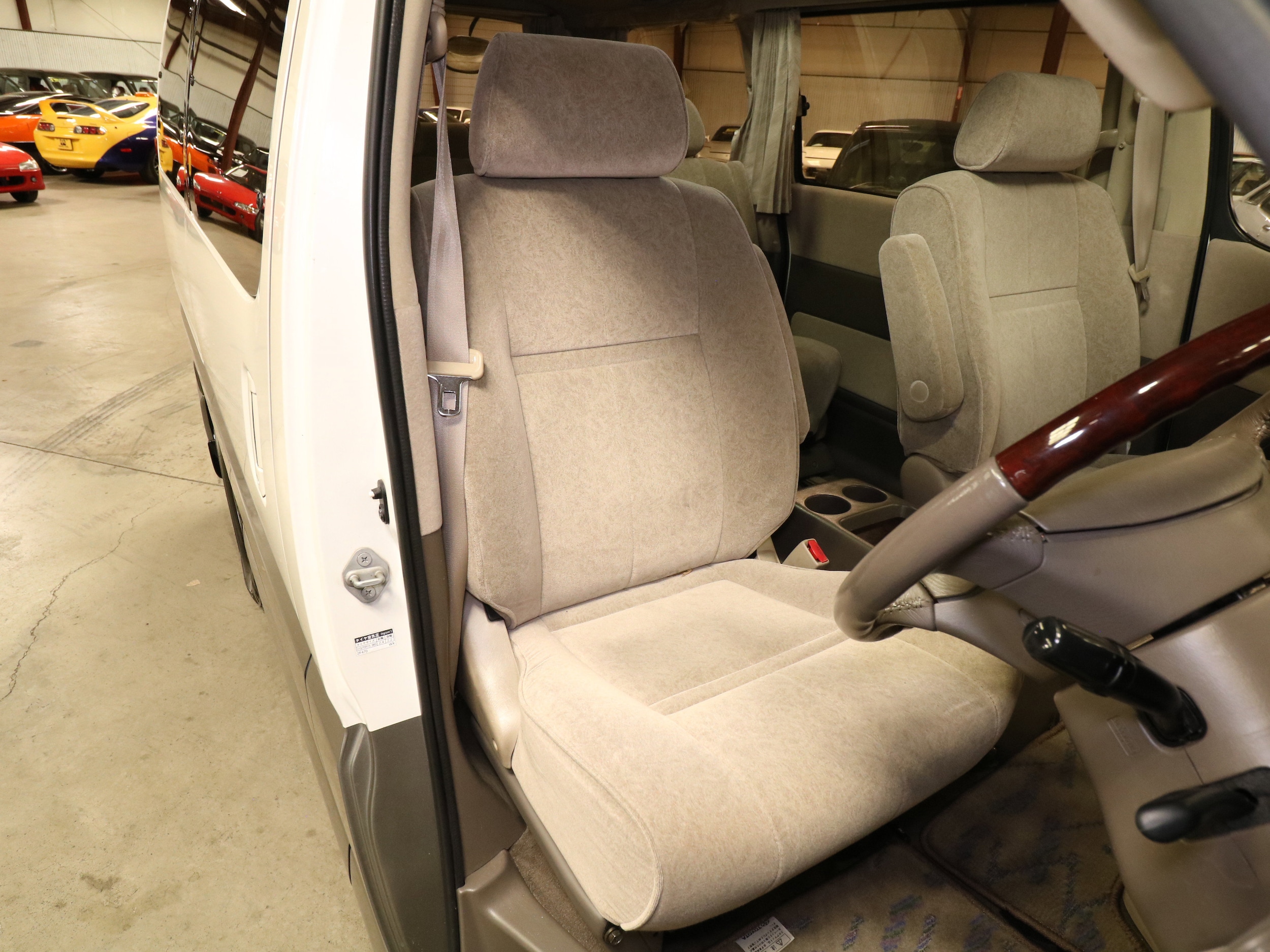 2000 Toyota Grand Hiace 15