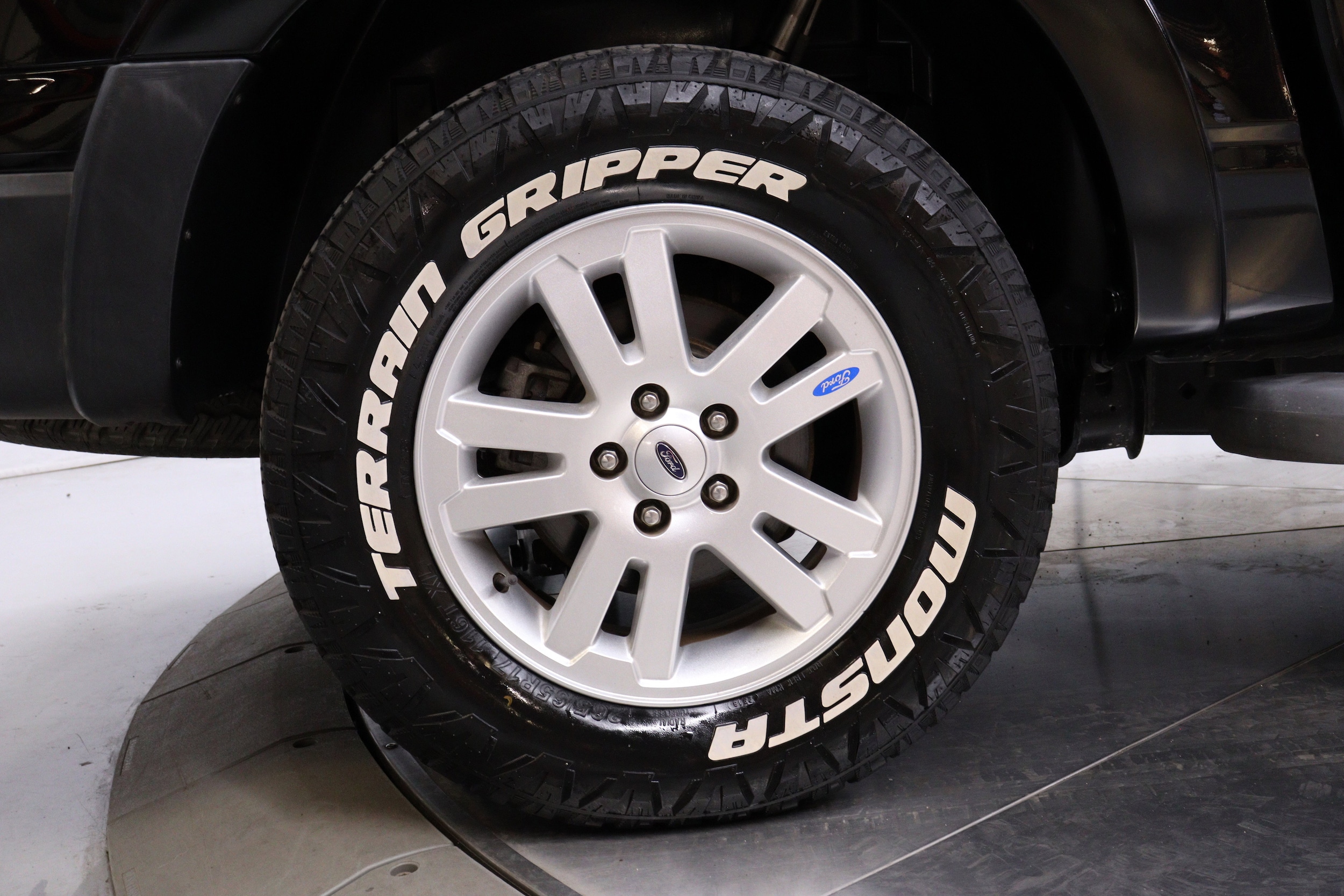 2010 Ford Explorer Sport Trac 33
