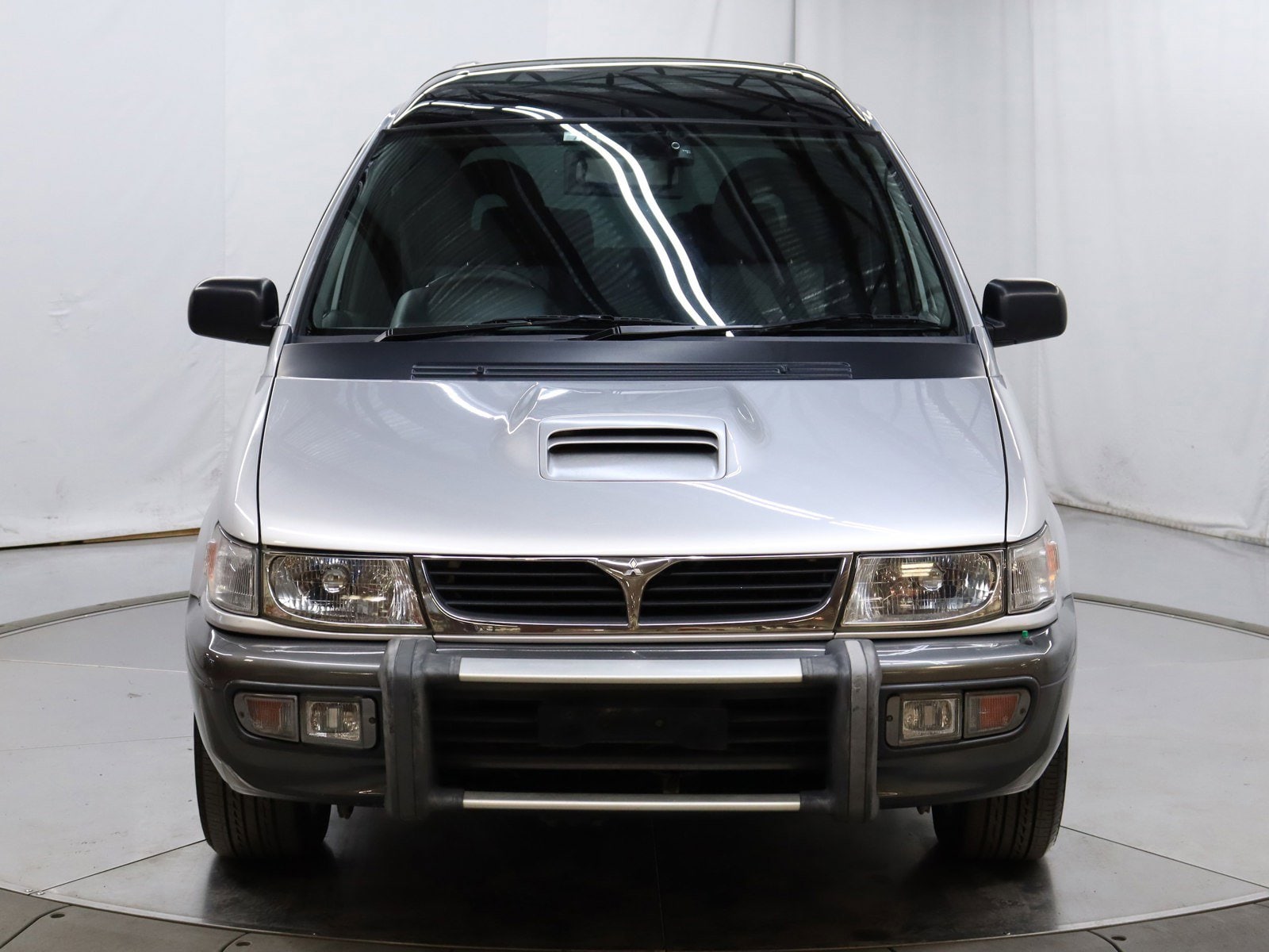 1995 Mitsubishi Chariot 2