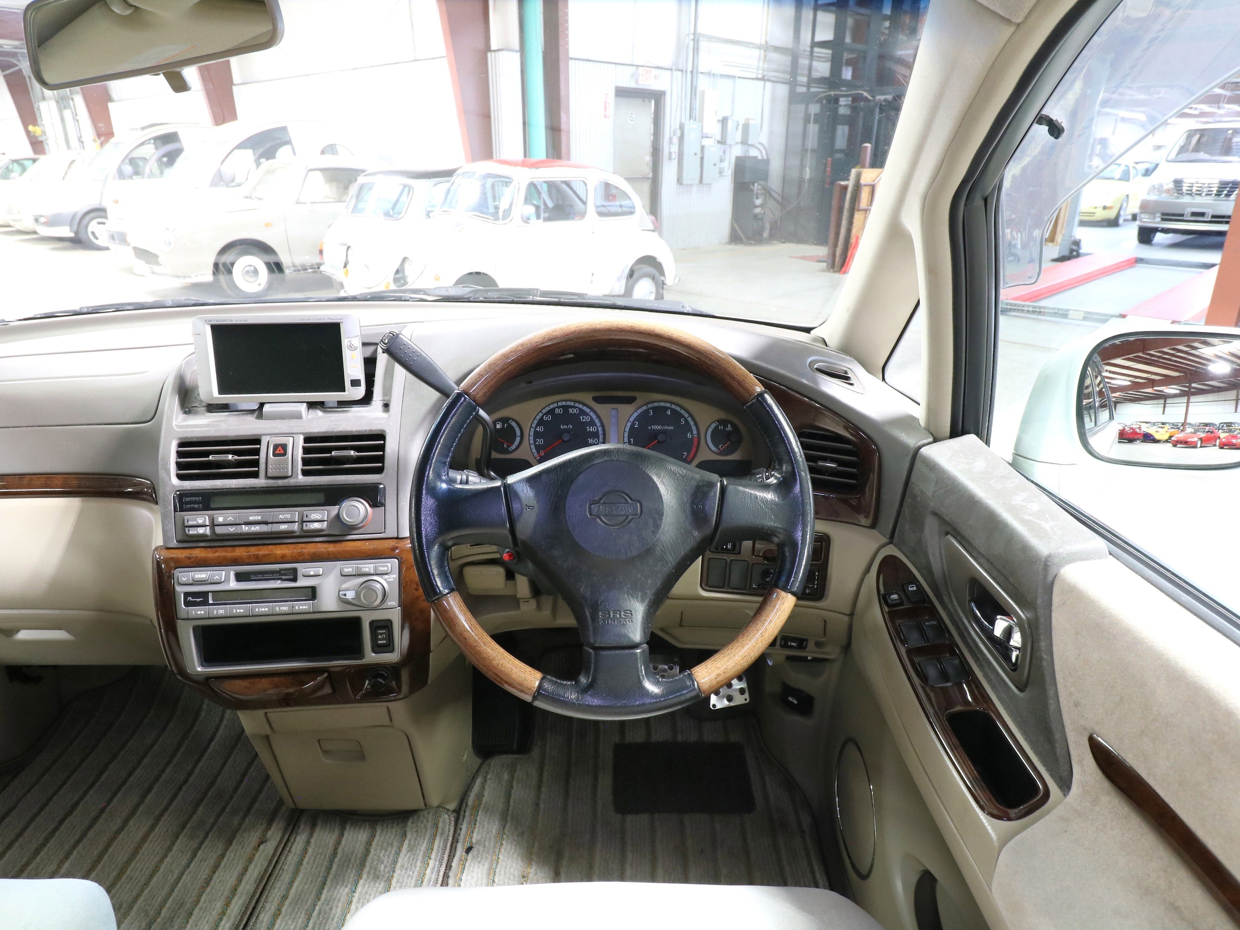 1999 Nissan Presage 10