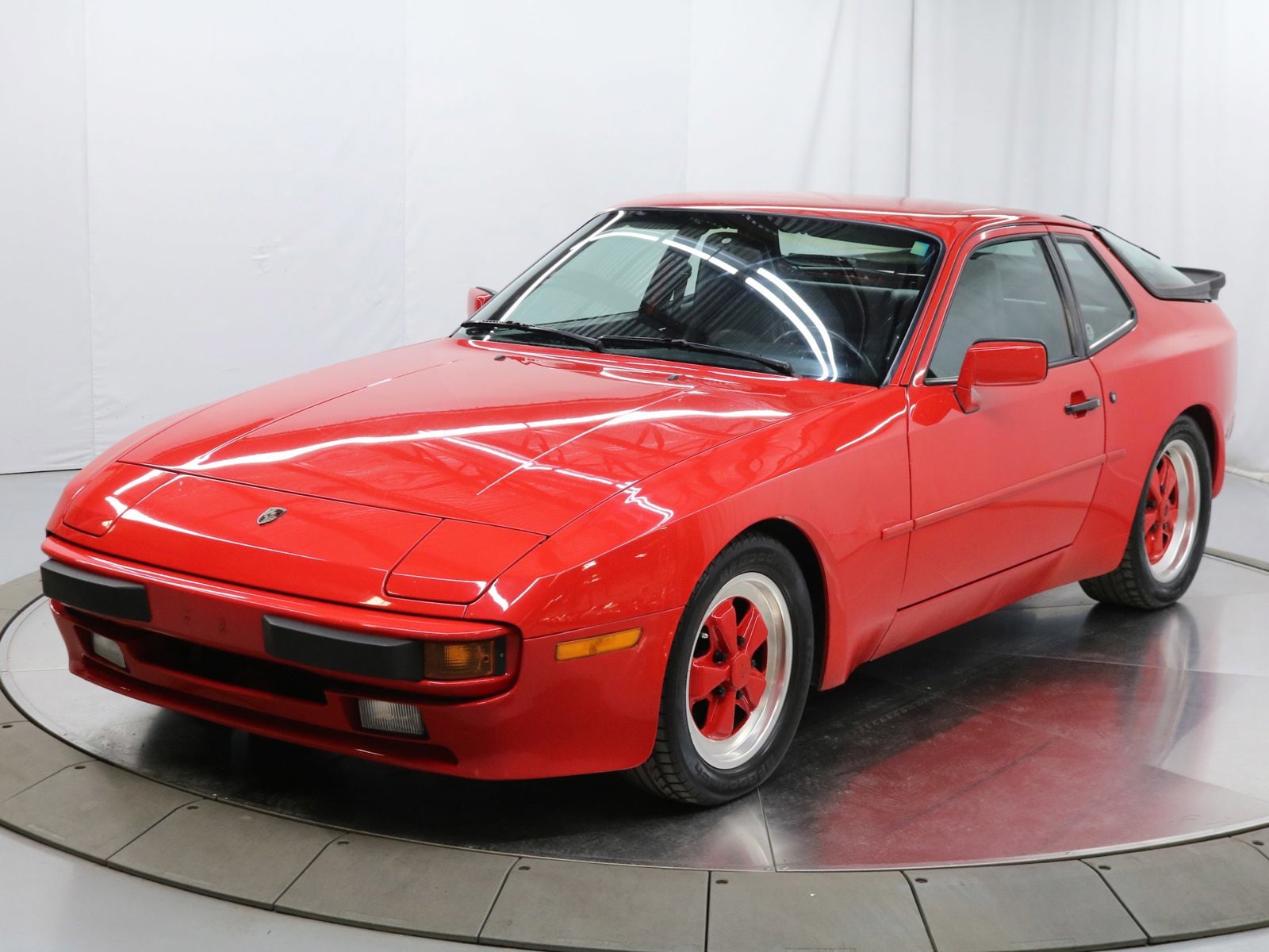 1986 Porsche 944 2