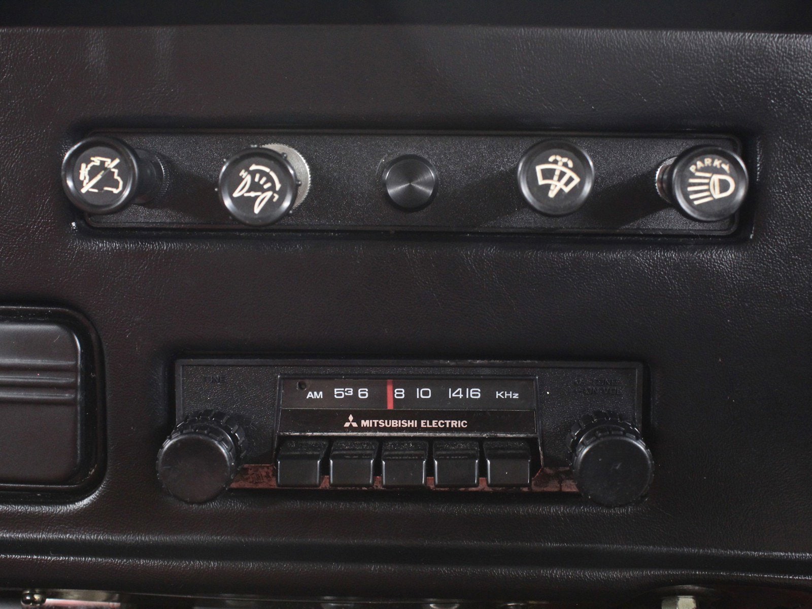 1976 Mitsubishi Jeep 12
