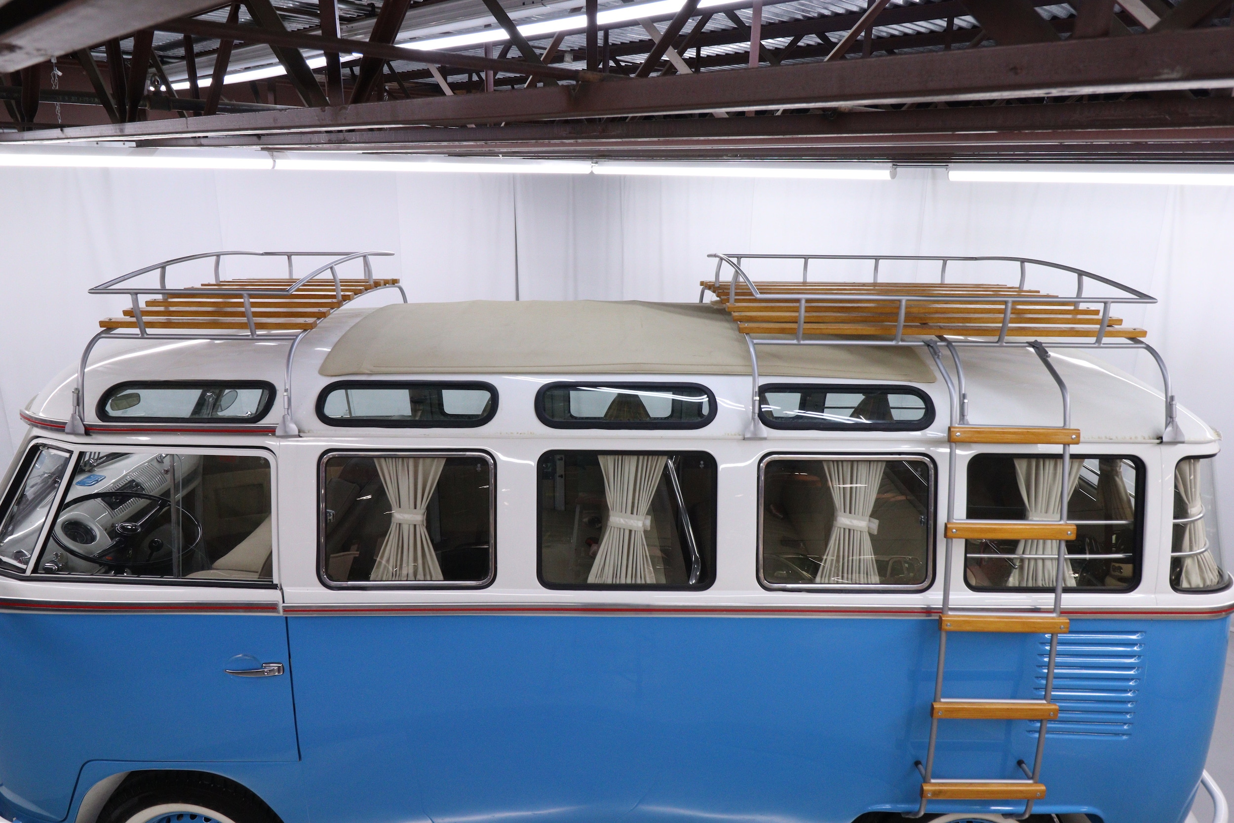1972 Volkswagen Bus 45