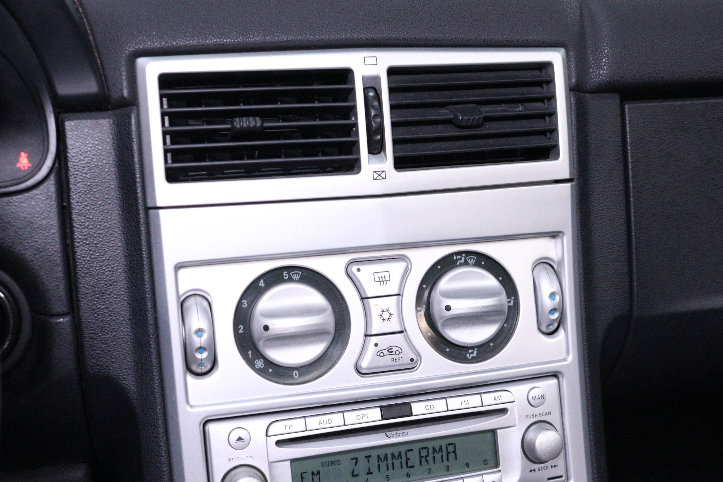 2005 Chrysler Crossfire 19