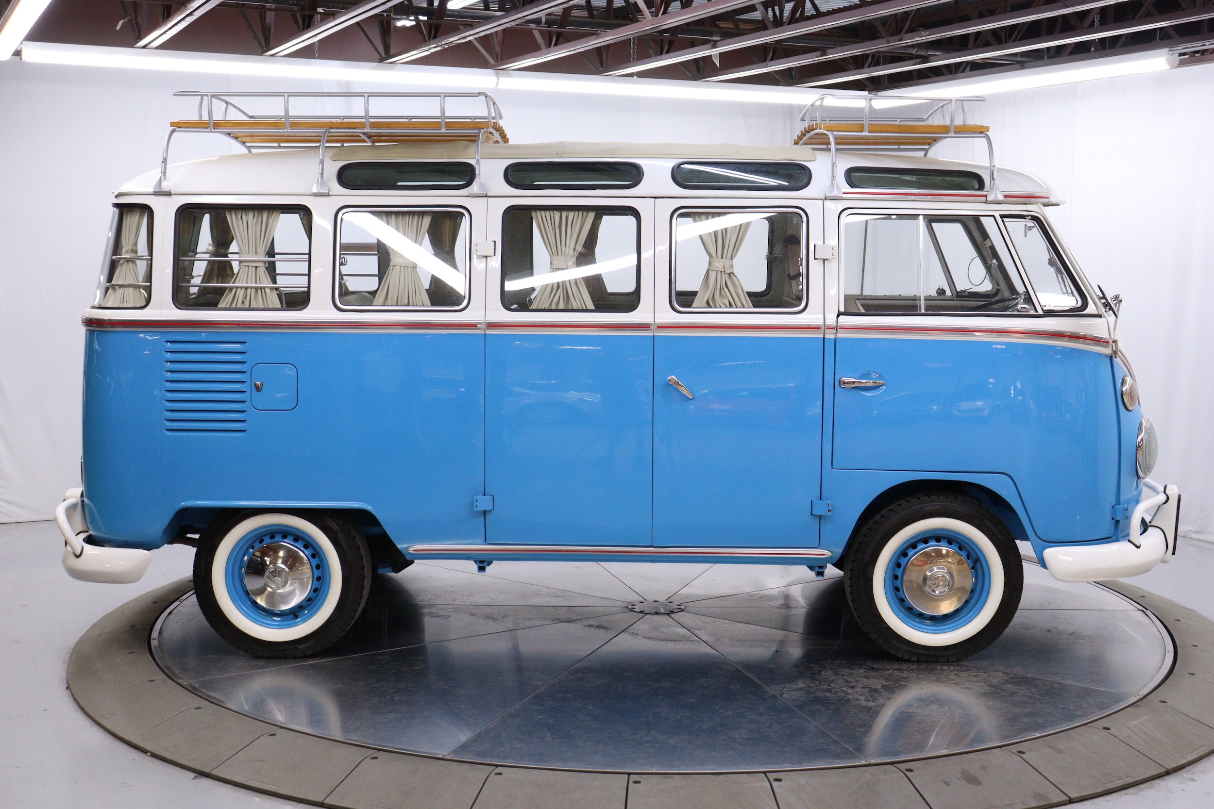 1972 Volkswagen Bus 10