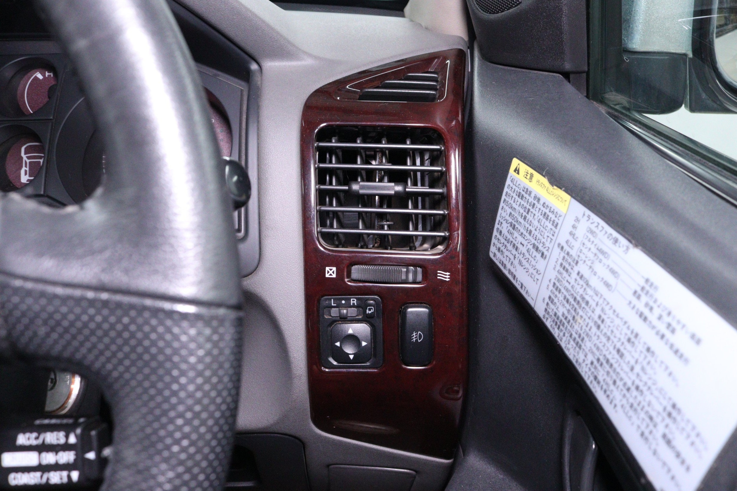 2000 Mitsubishi Pajero 65