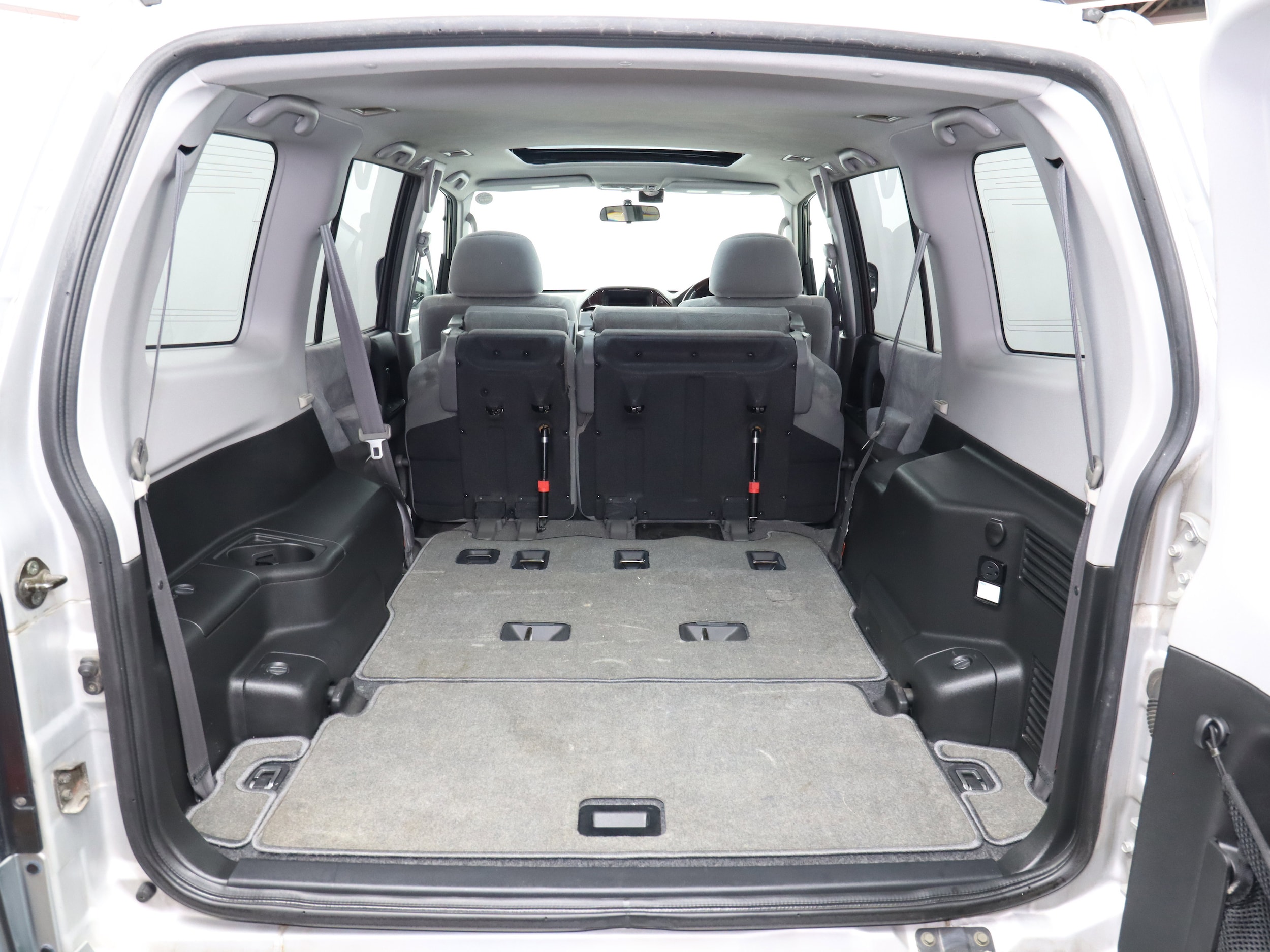 2000 Mitsubishi Pajero 34