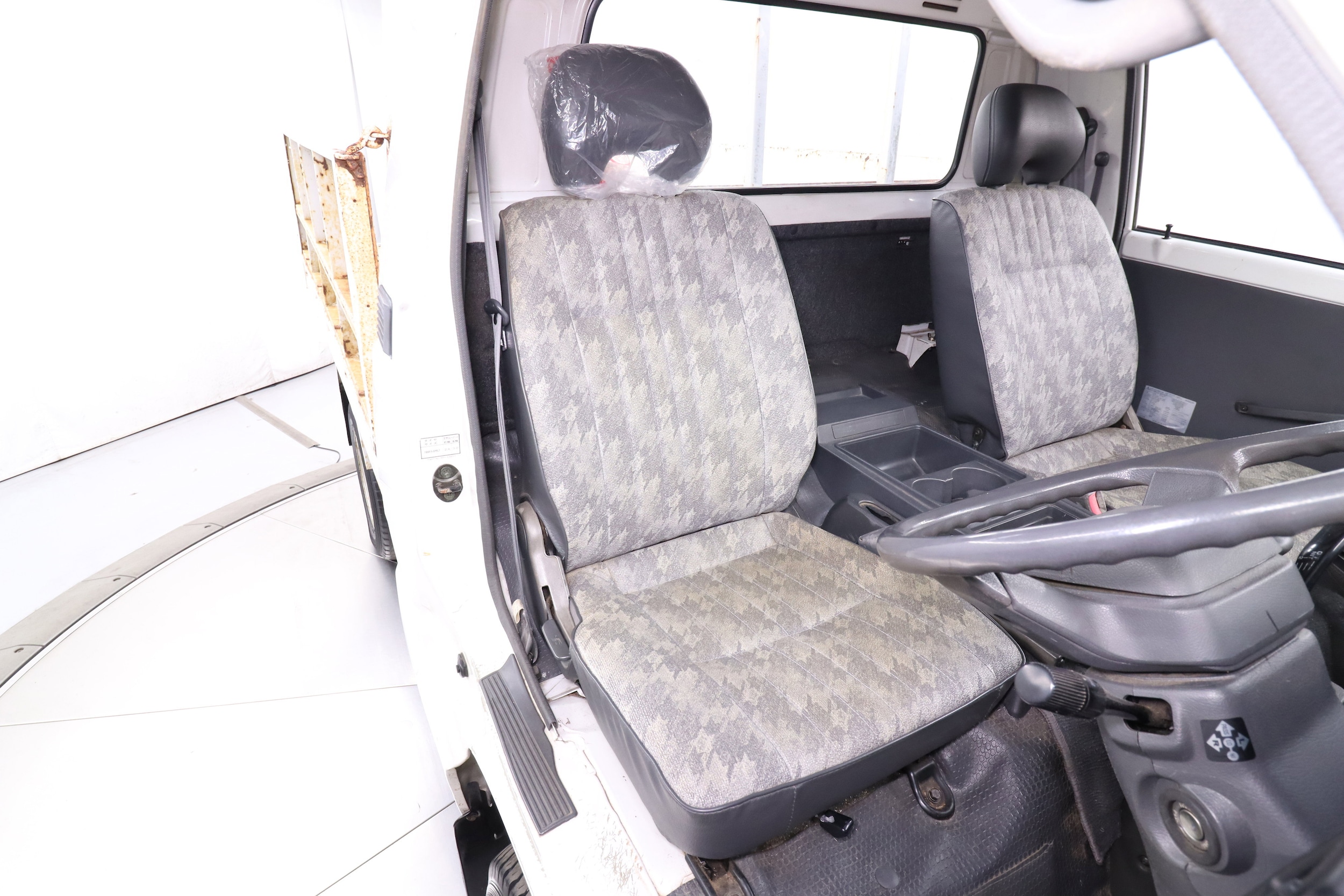 1997 Mitsubishi Delica 18