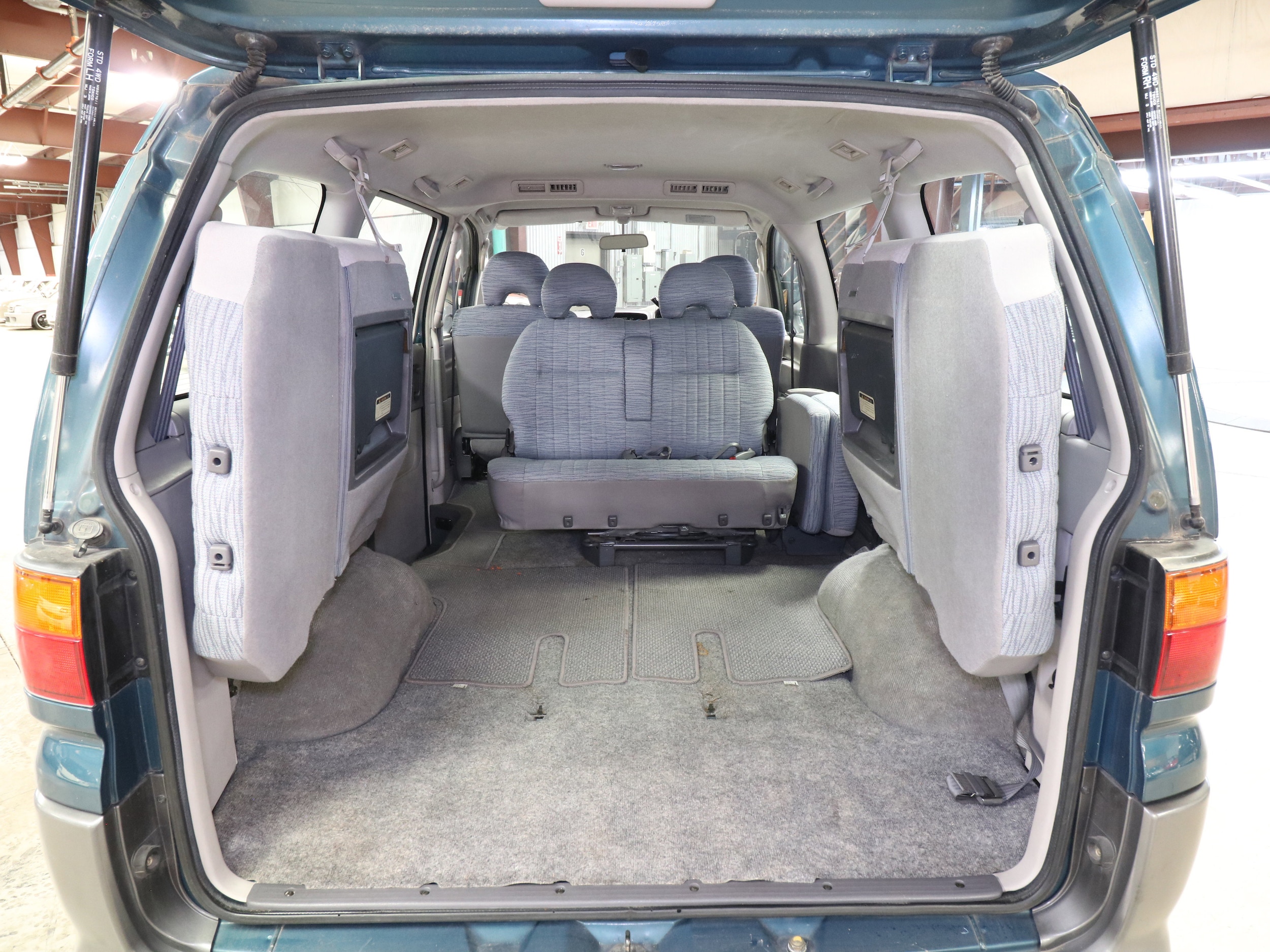 1994 Mitsubishi Delica 29