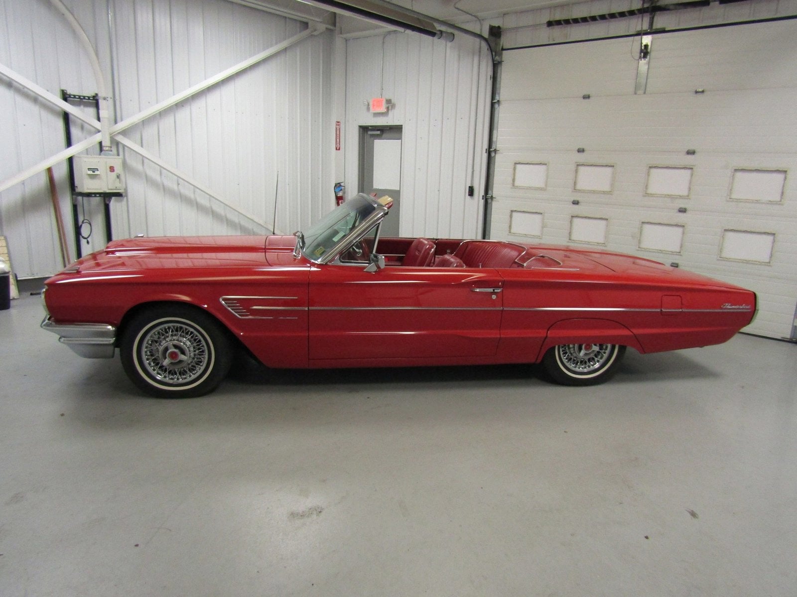 1965 Ford Thunderbird 9