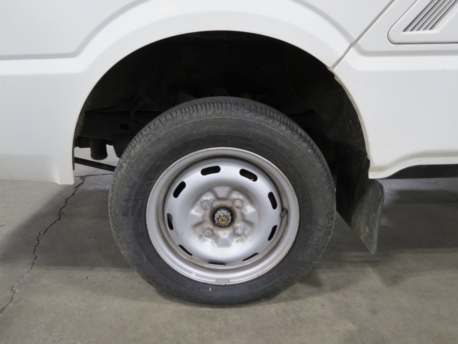 1990 Nissan Vanette 10