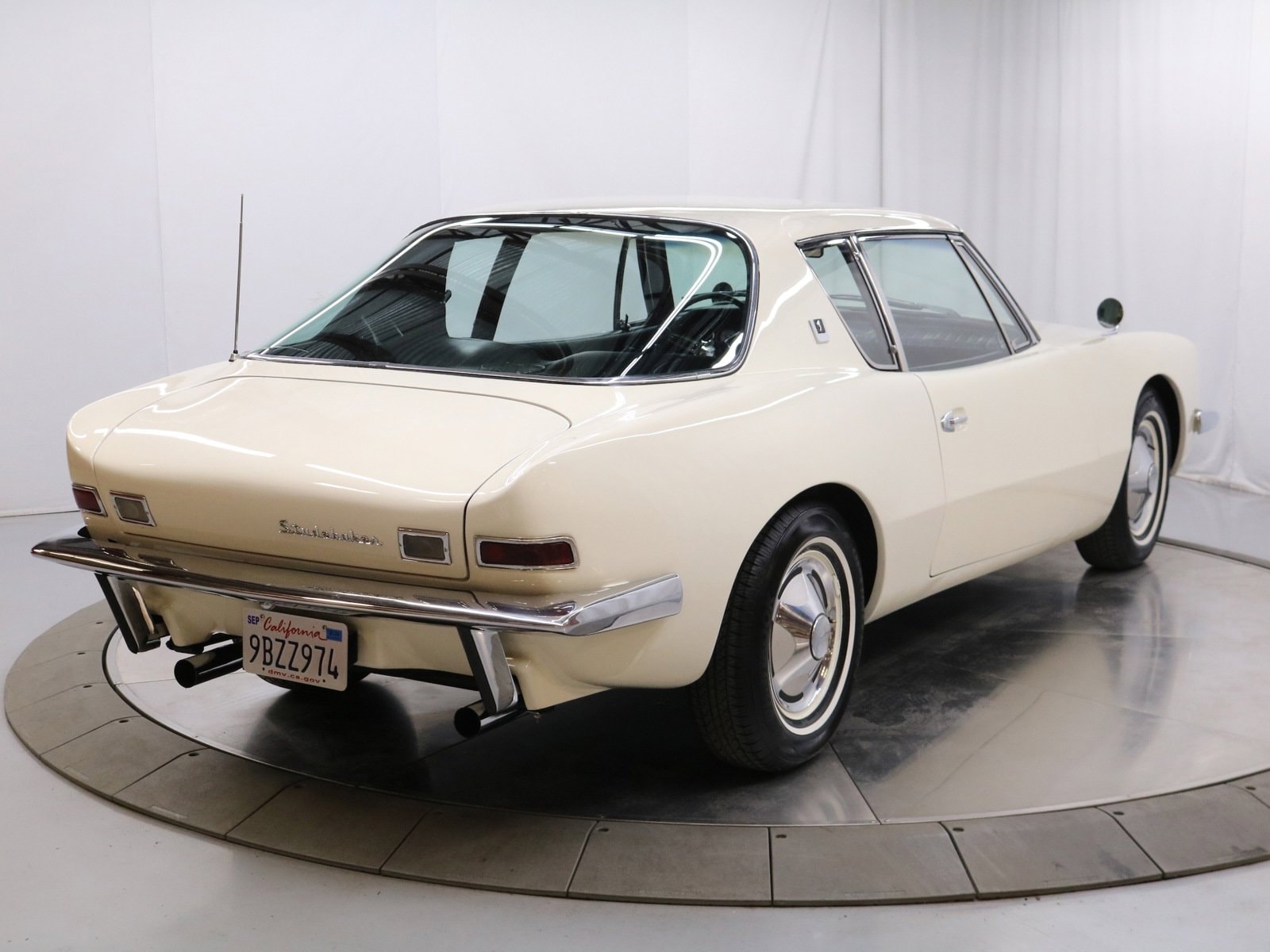 1963 Studebaker Avanti 7