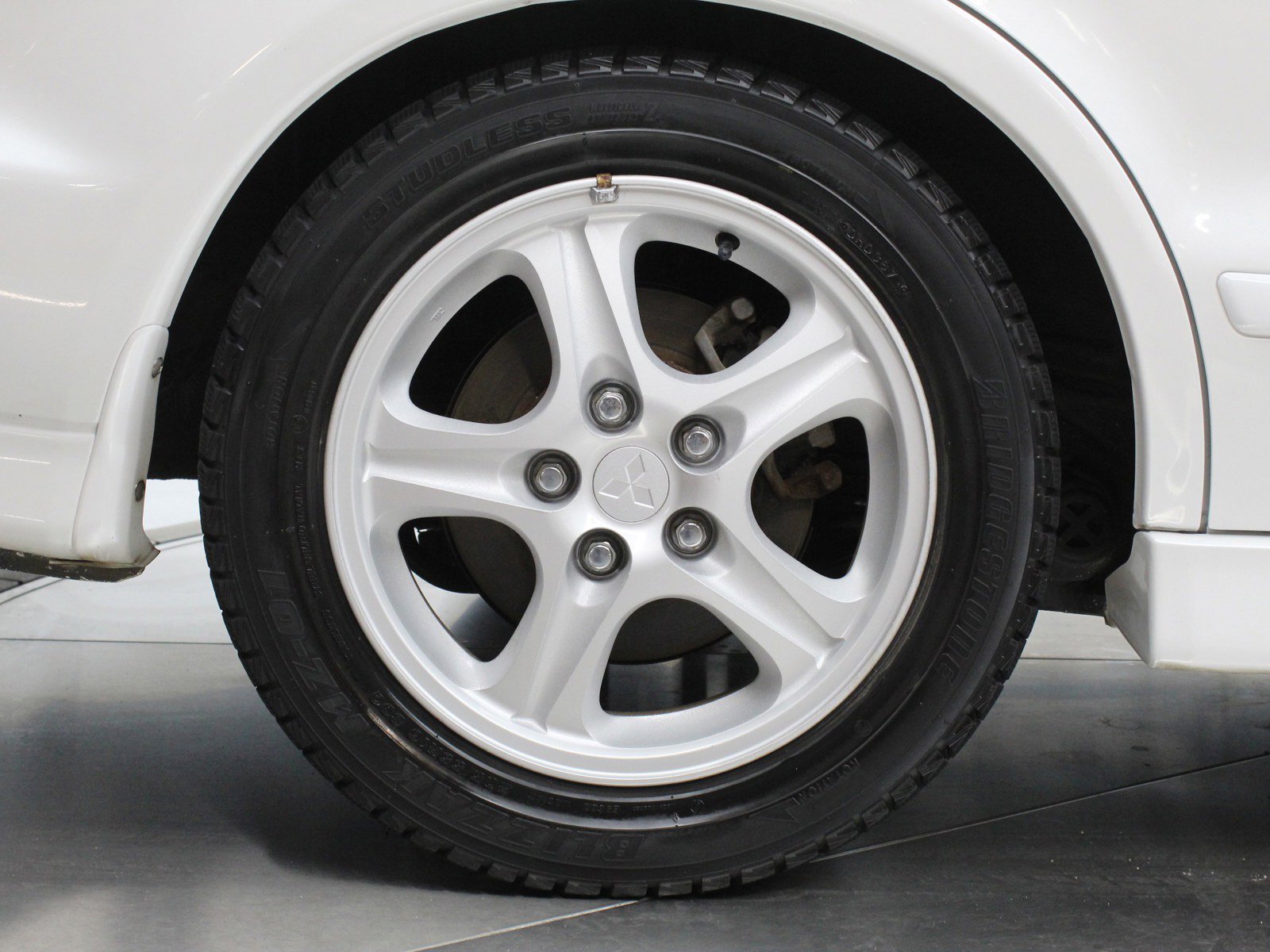 1997 Mitsubishi Legnum 32